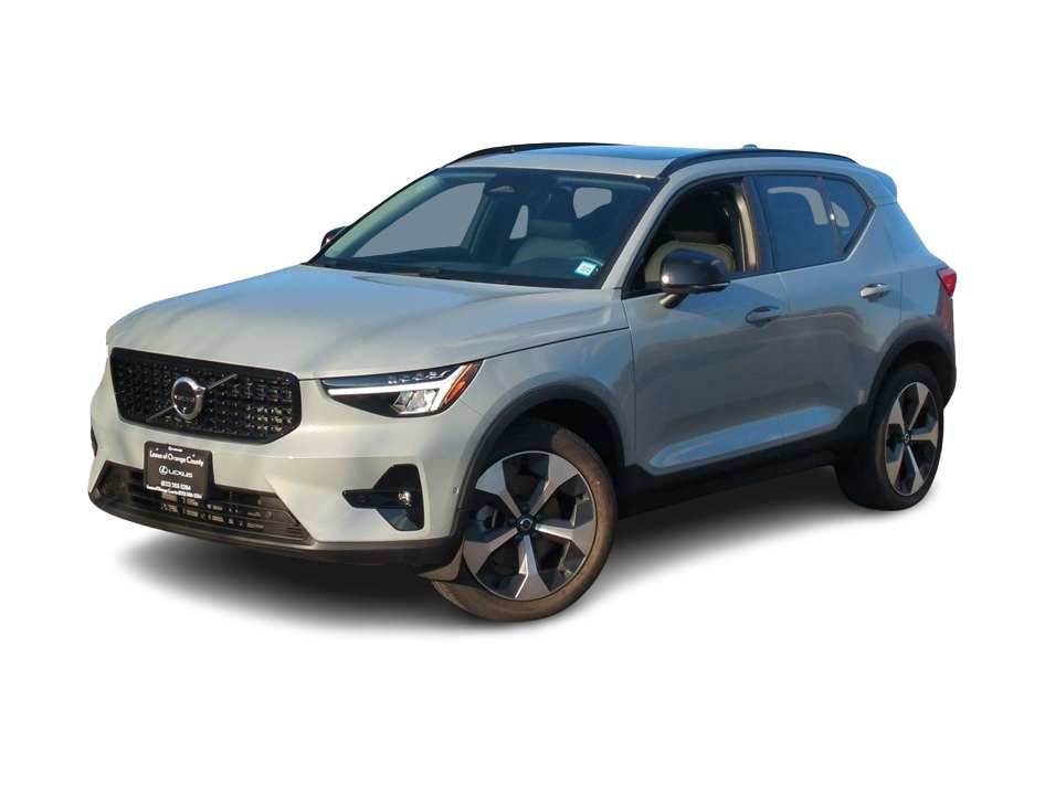 2024 Volvo XC40 B5 Plus -
                Middleton, NY