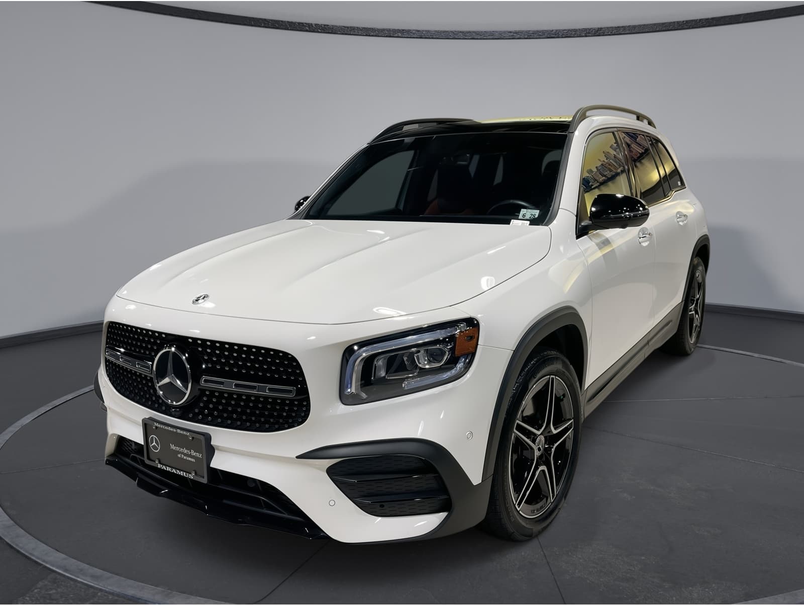 2023 Mercedes-Benz GLB Base's photo