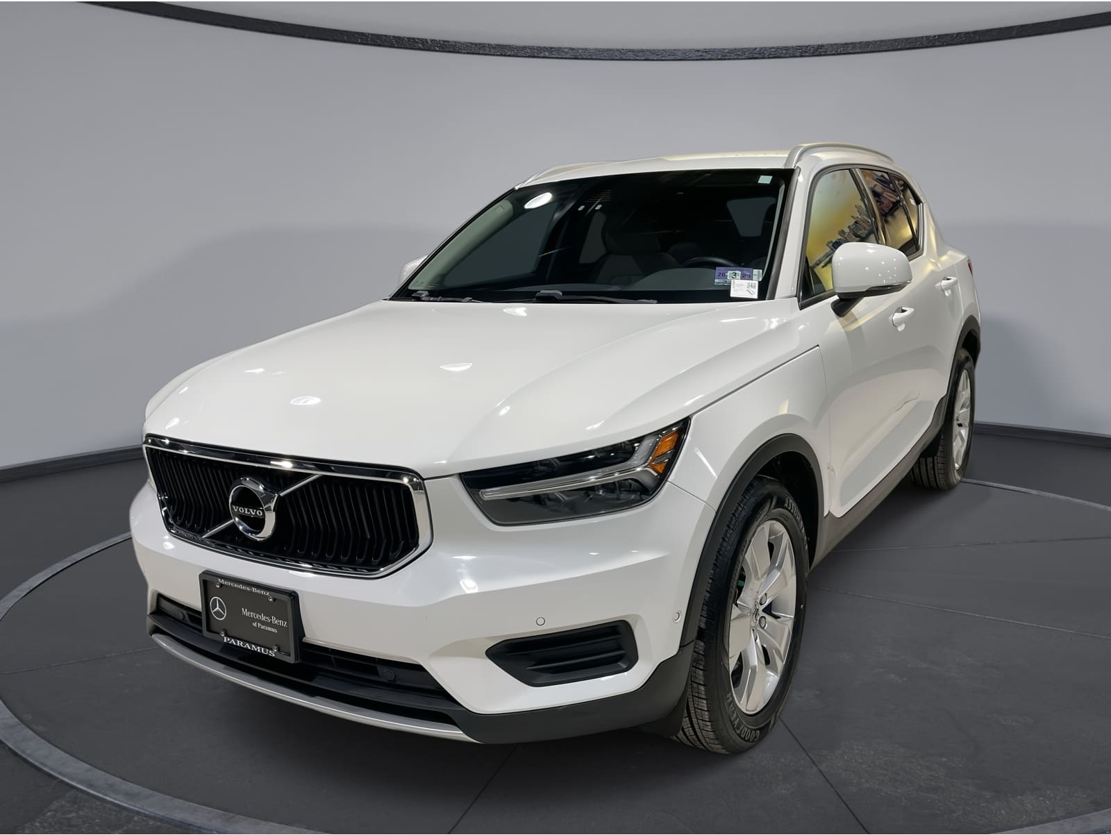 2019 Volvo XC40 Momentum's photo