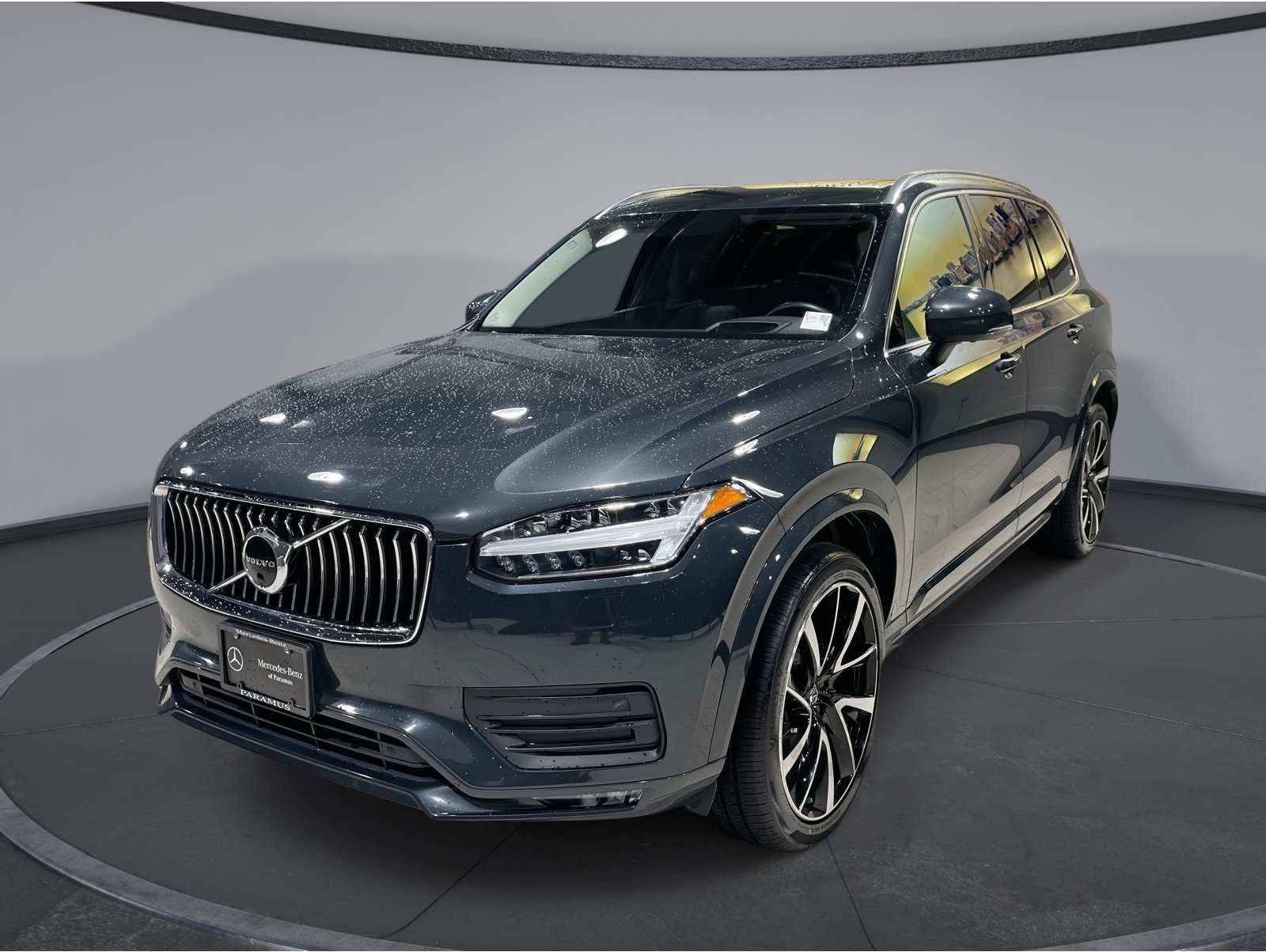 2021 Volvo XC90 Momentum's photo