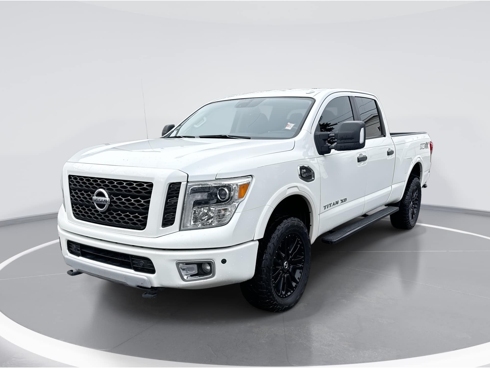 2017 Nissan Titan XD Pro-4X's photo
