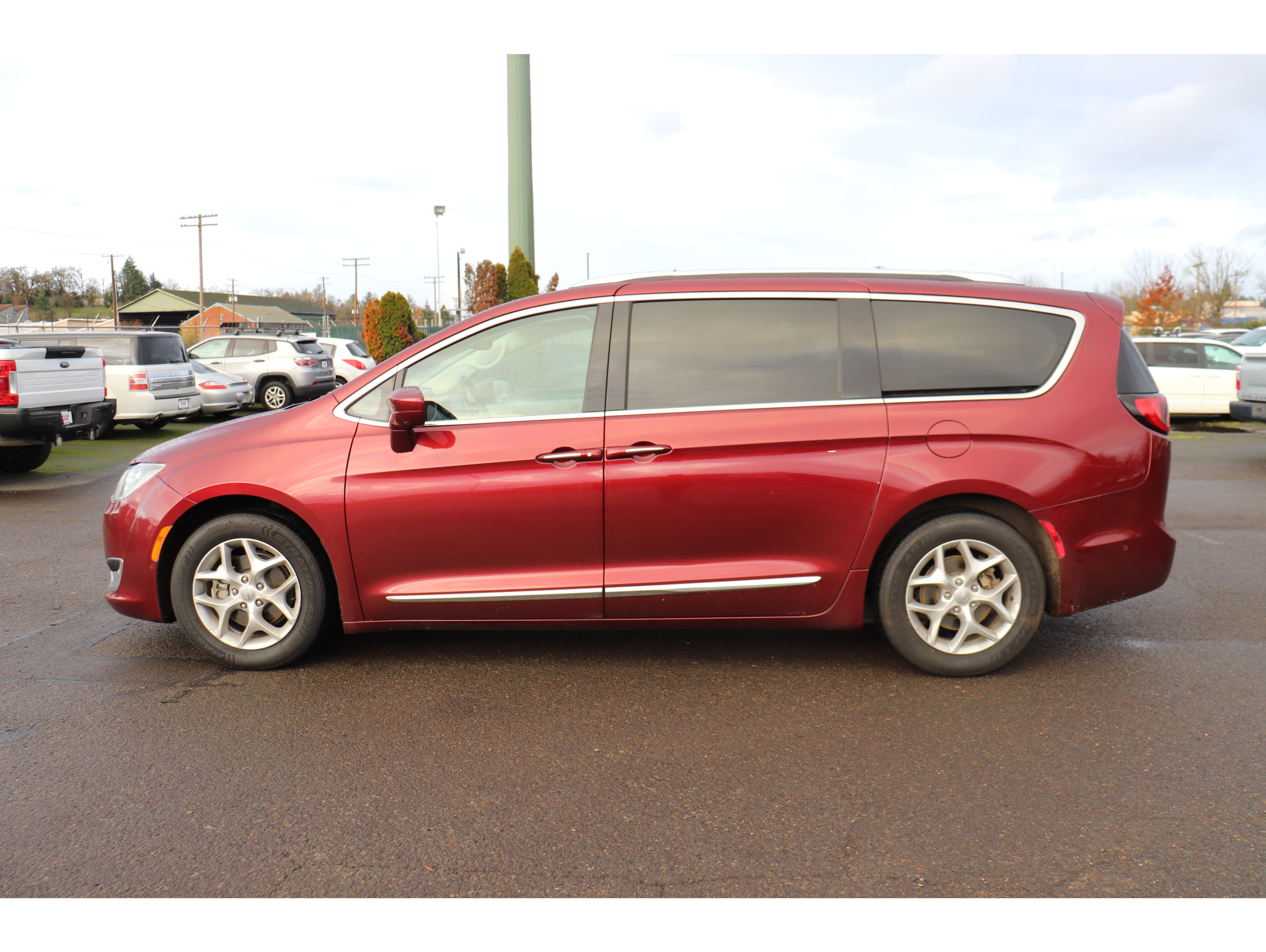 2017 Chrysler Pacifica Touring-L Plus's photo