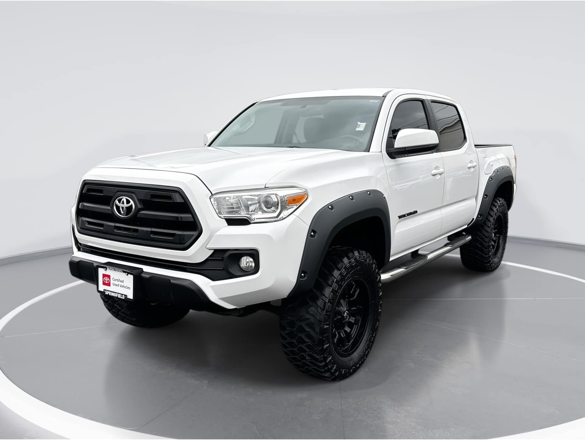 2017 Toyota Tacoma SR's photo