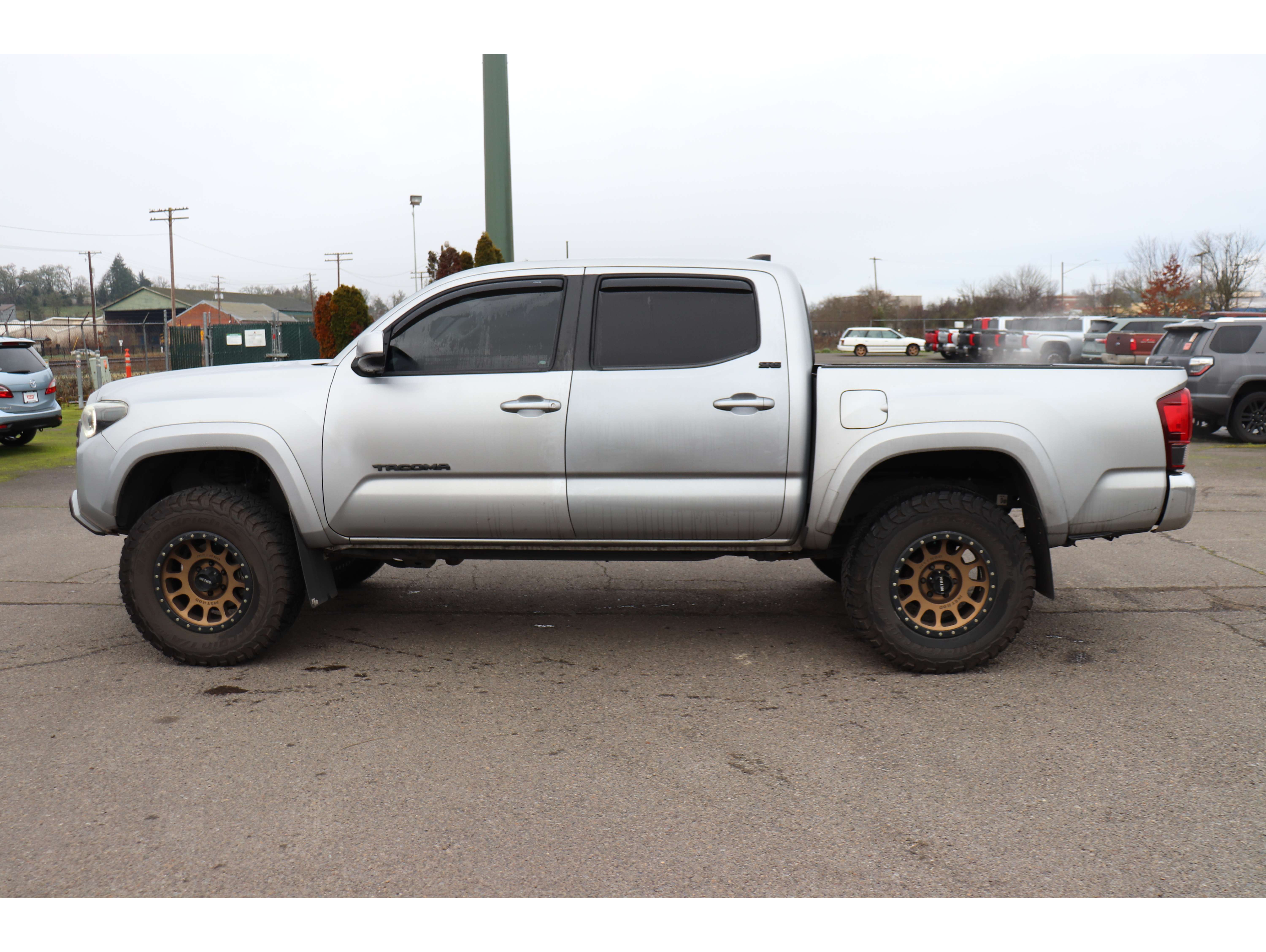 2019 Toyota Tacoma SR5's photo
