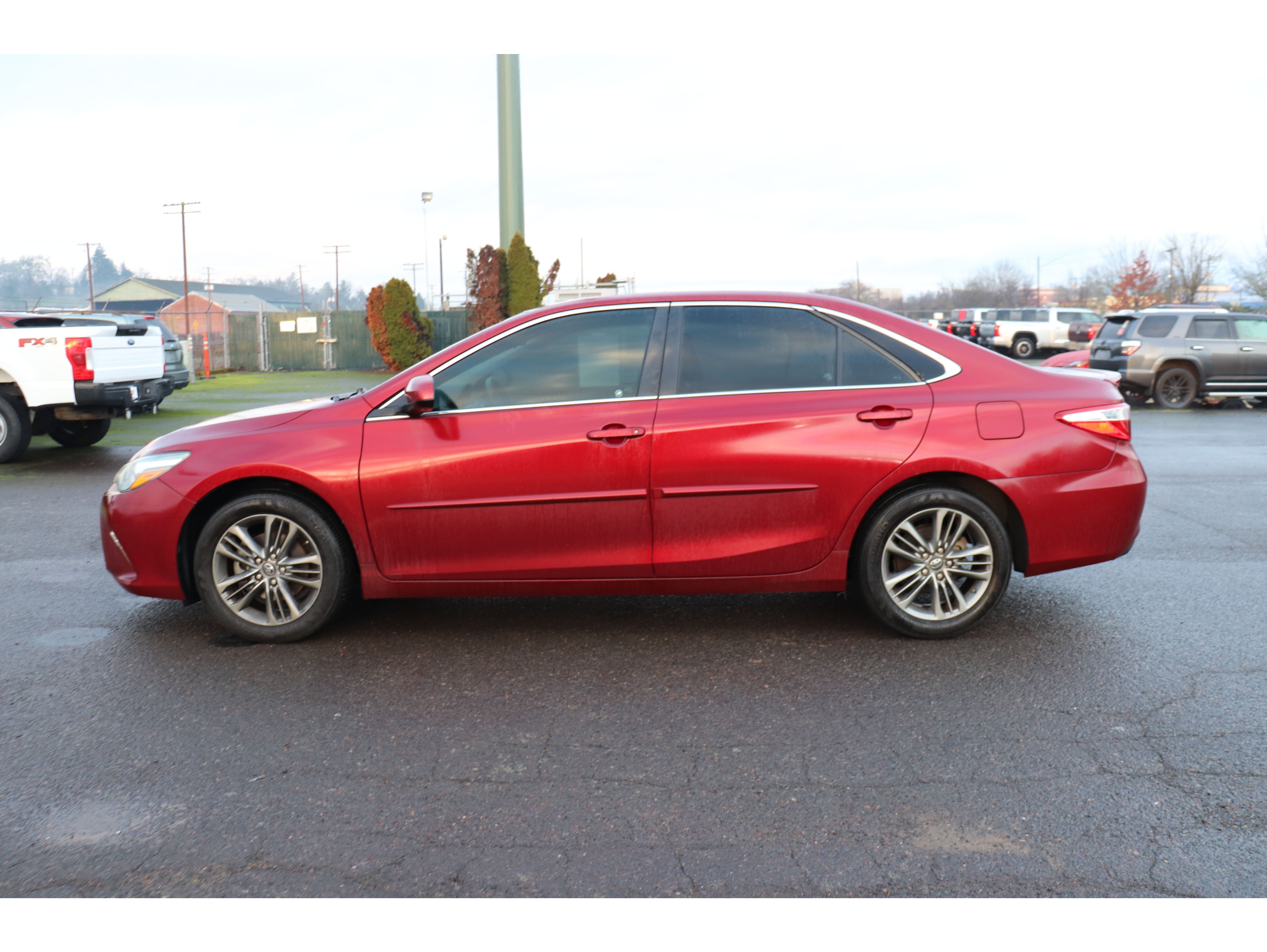 2017 Toyota Camry SE's photo