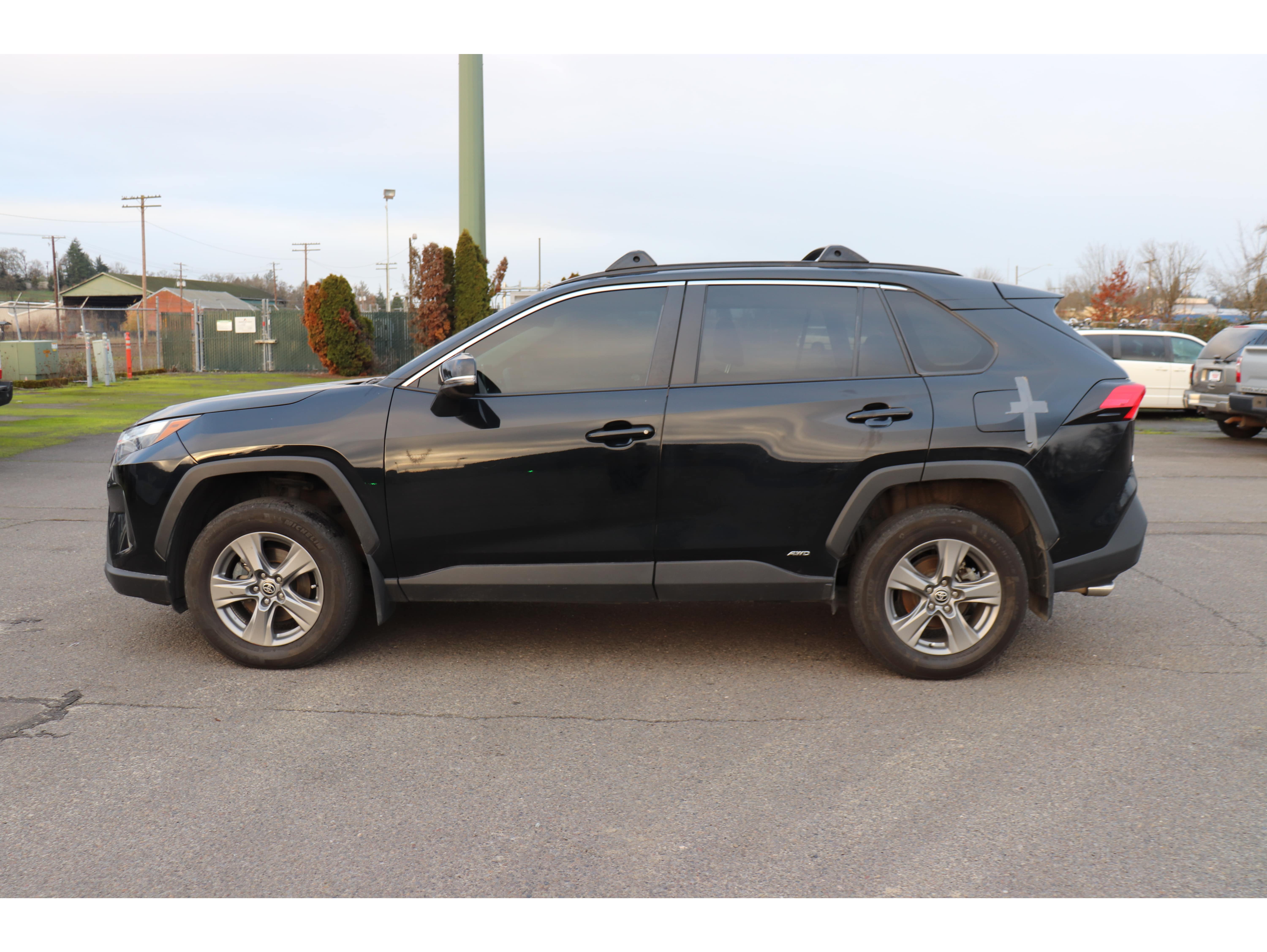 2024 Toyota RAV4 XLE's photo