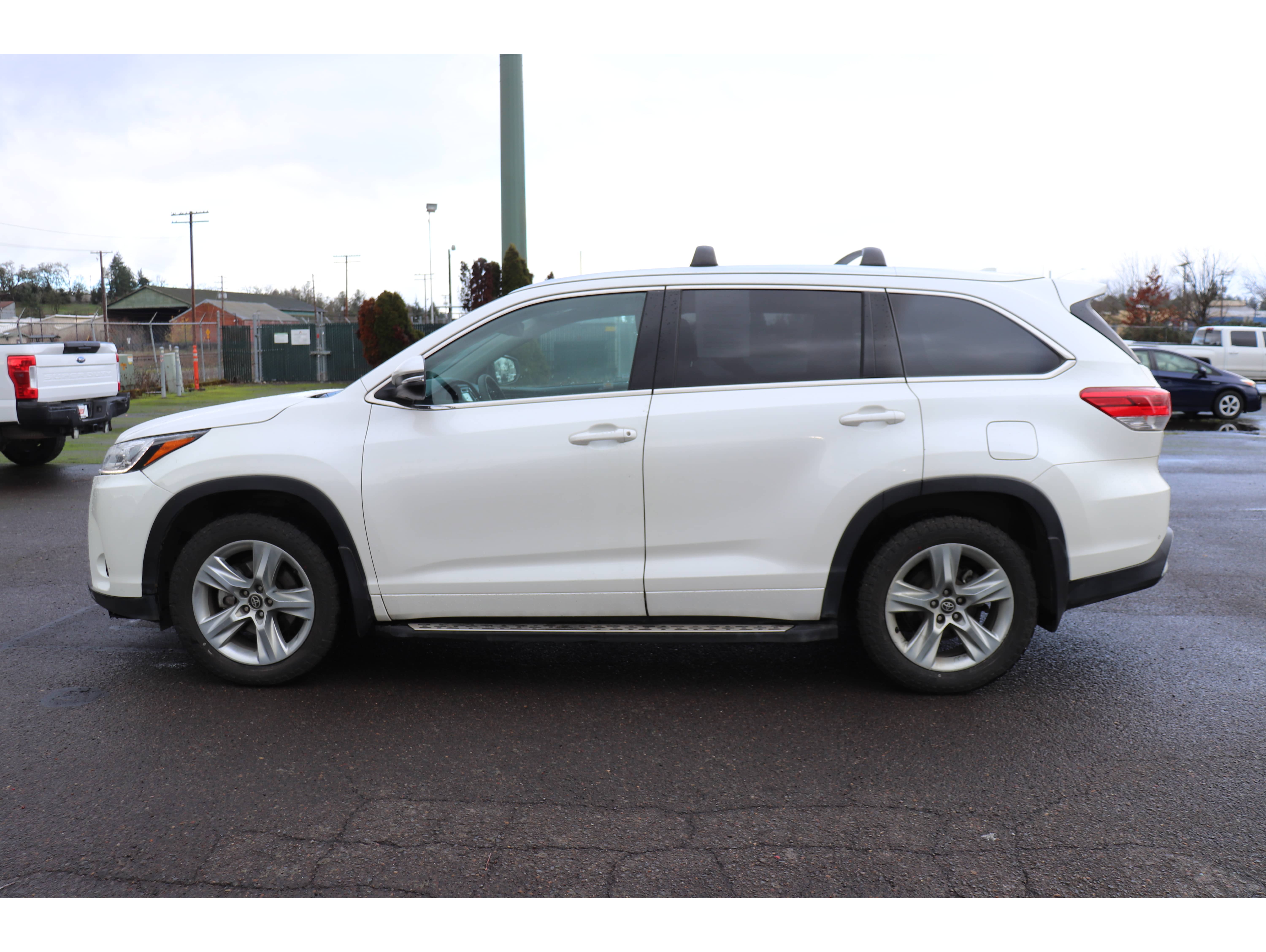 2019 Toyota Highlander Limited's photo