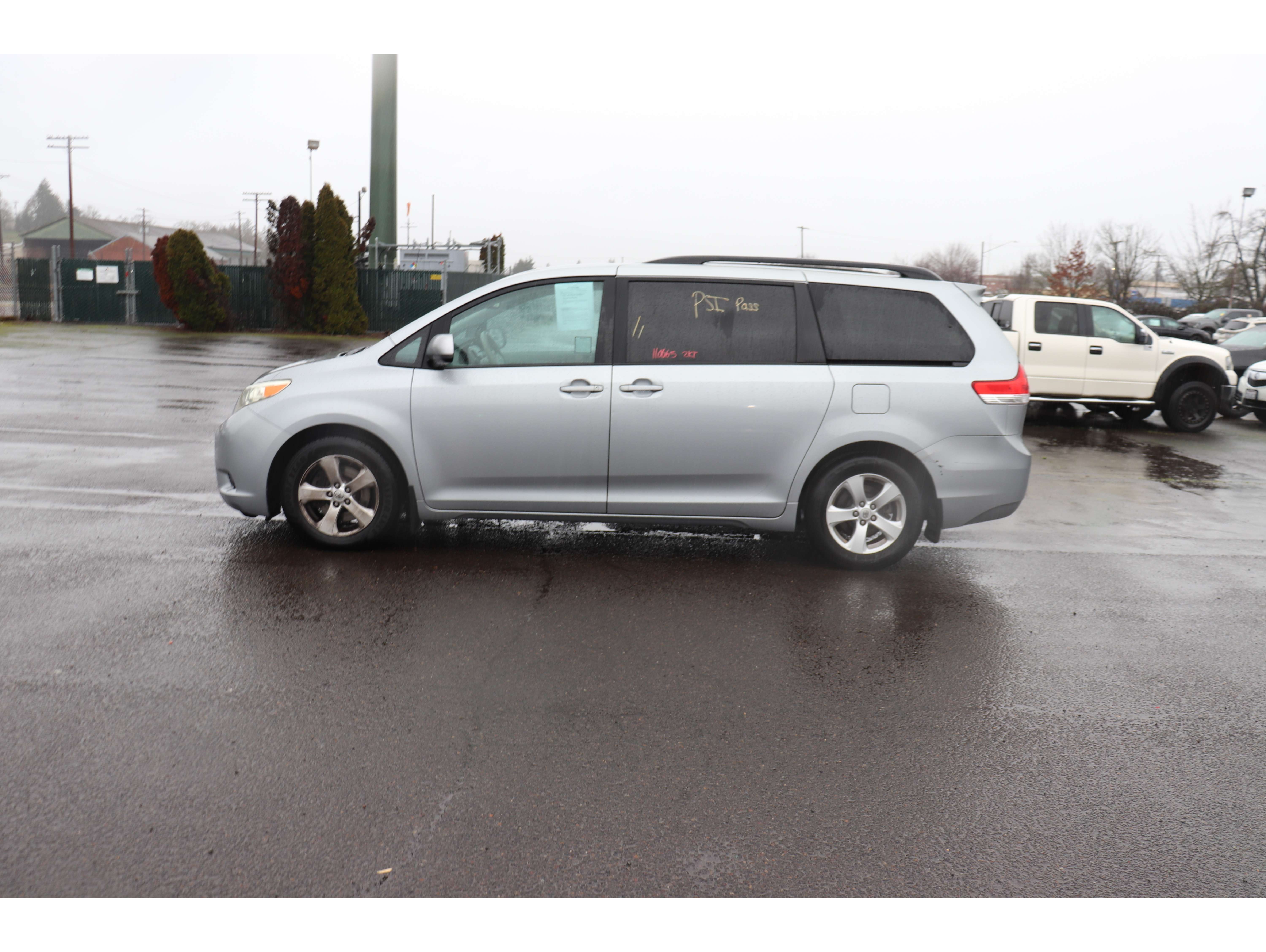 2013 Toyota Sienna LE