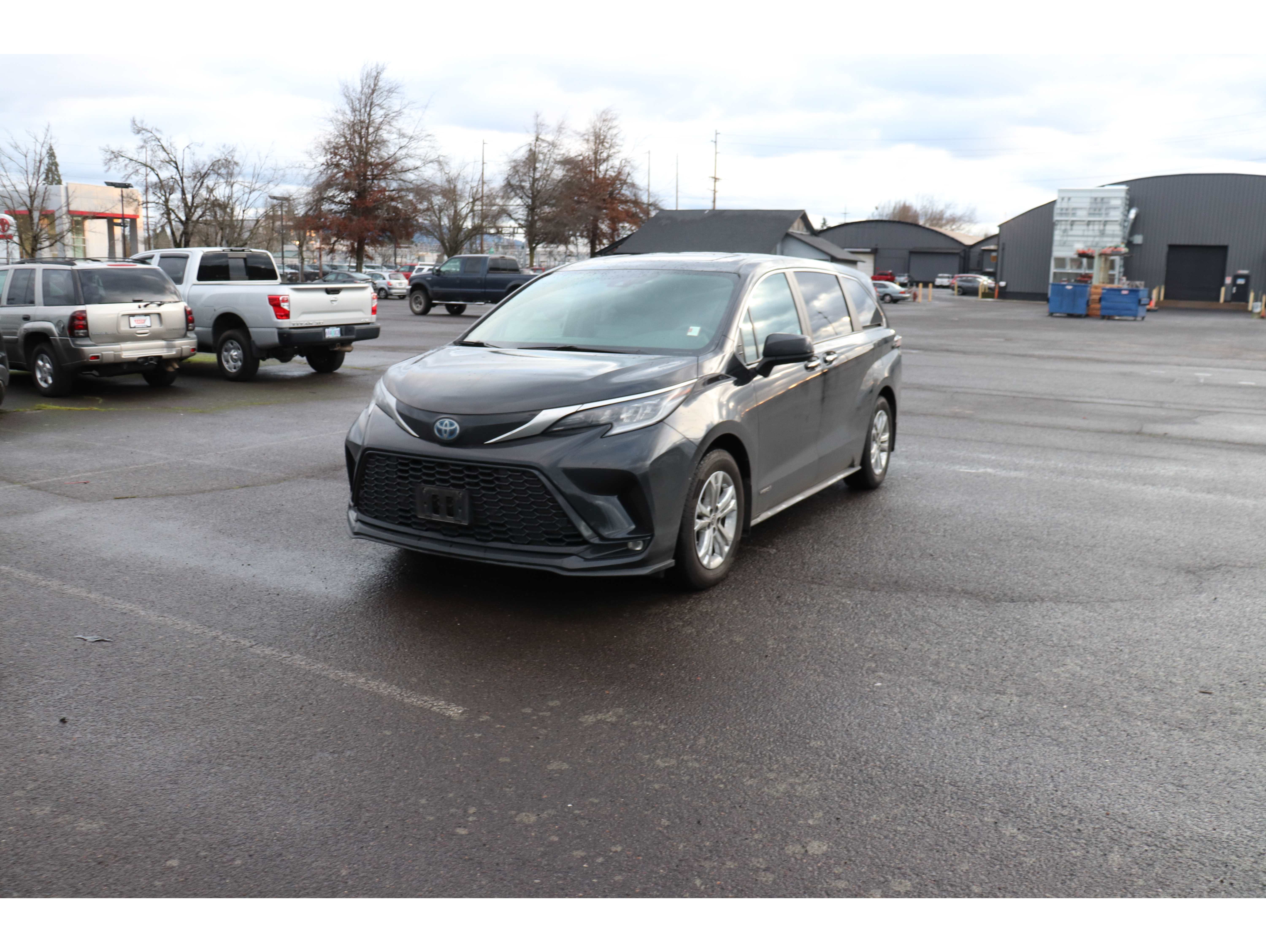 2021 Toyota Sienna XSE's photo