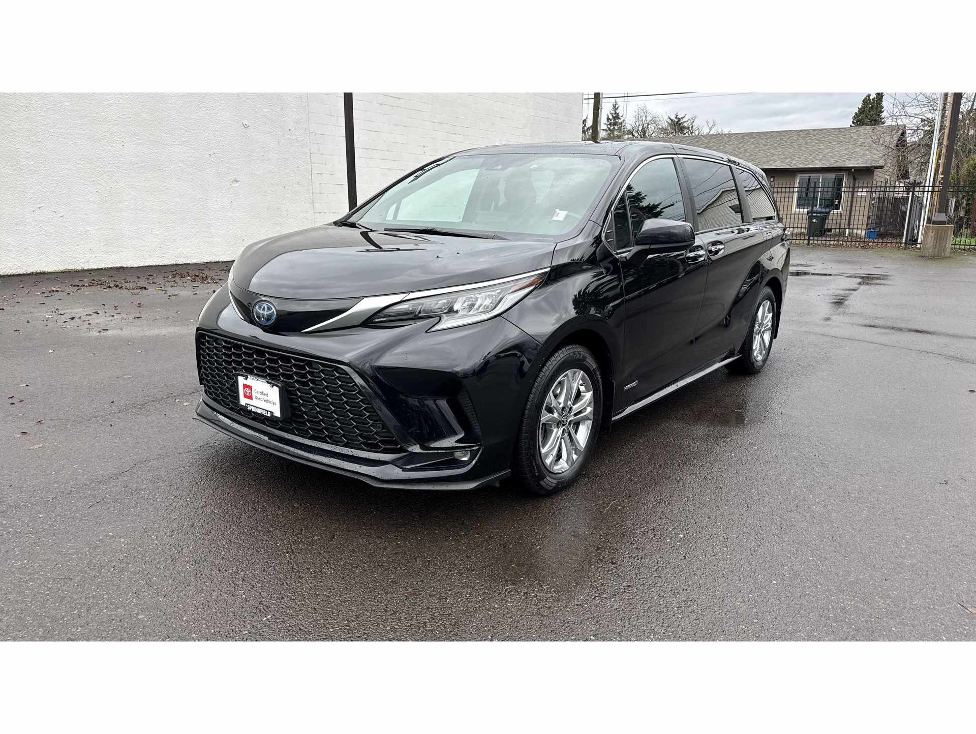 2021 Toyota Sienna XSE's photo