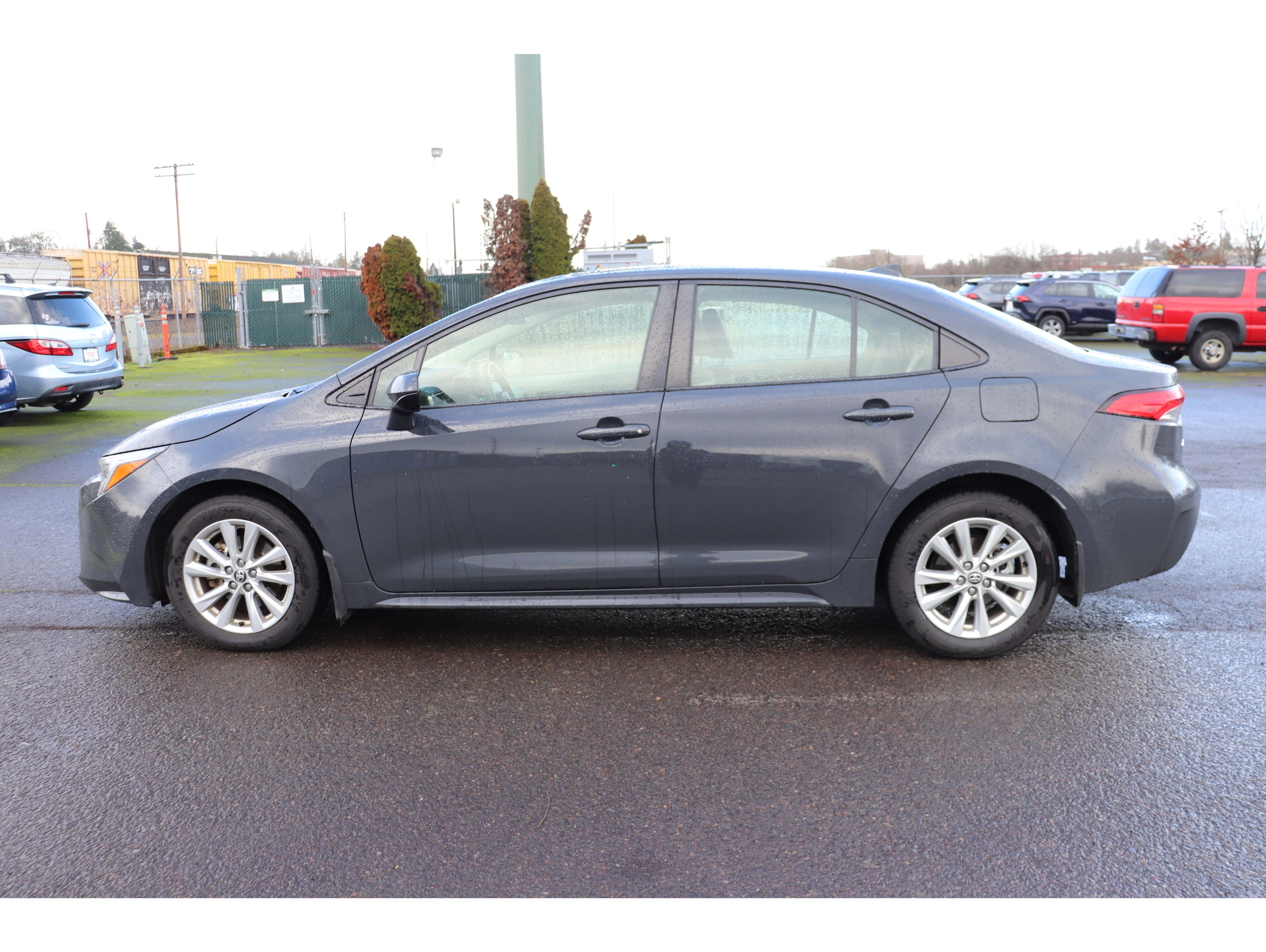 2023 Toyota Corolla LE's photo