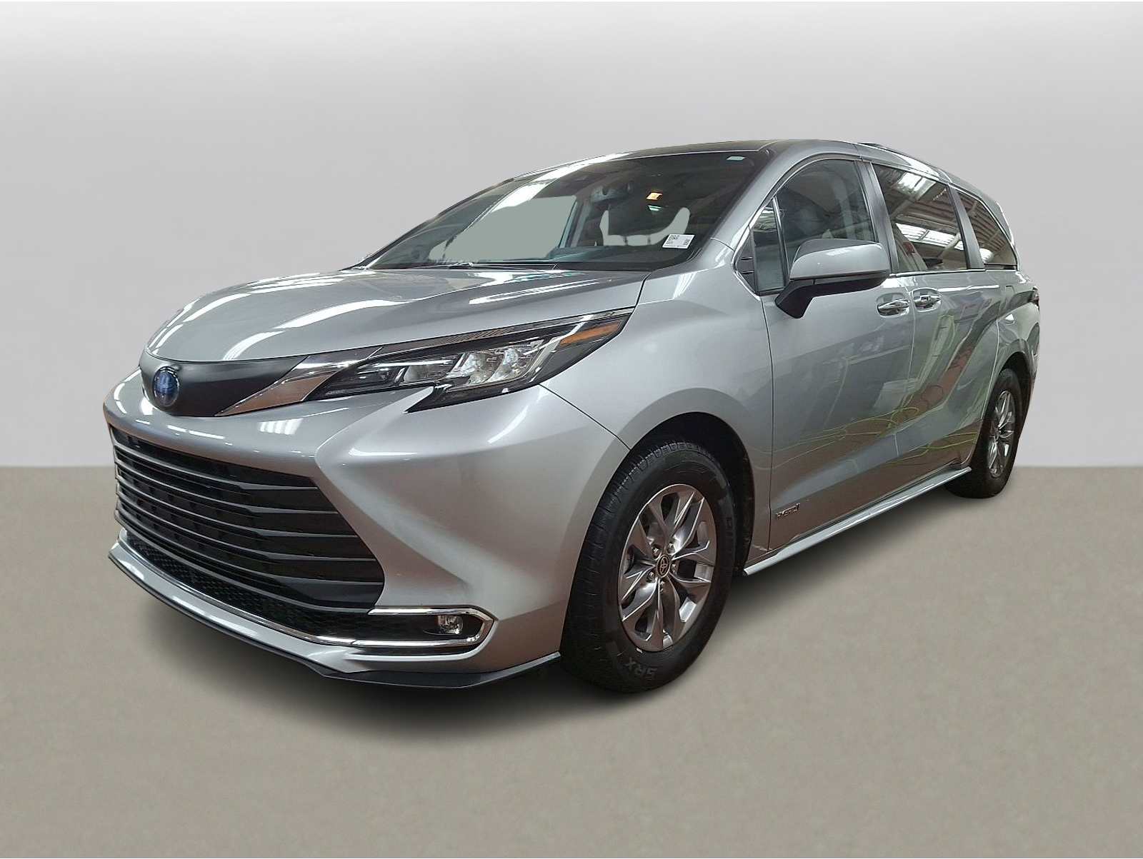 2021 Toyota Sienna XLE's photo