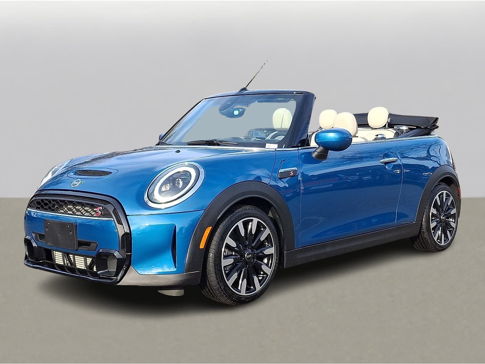 2023 MINI Convertible S's photo