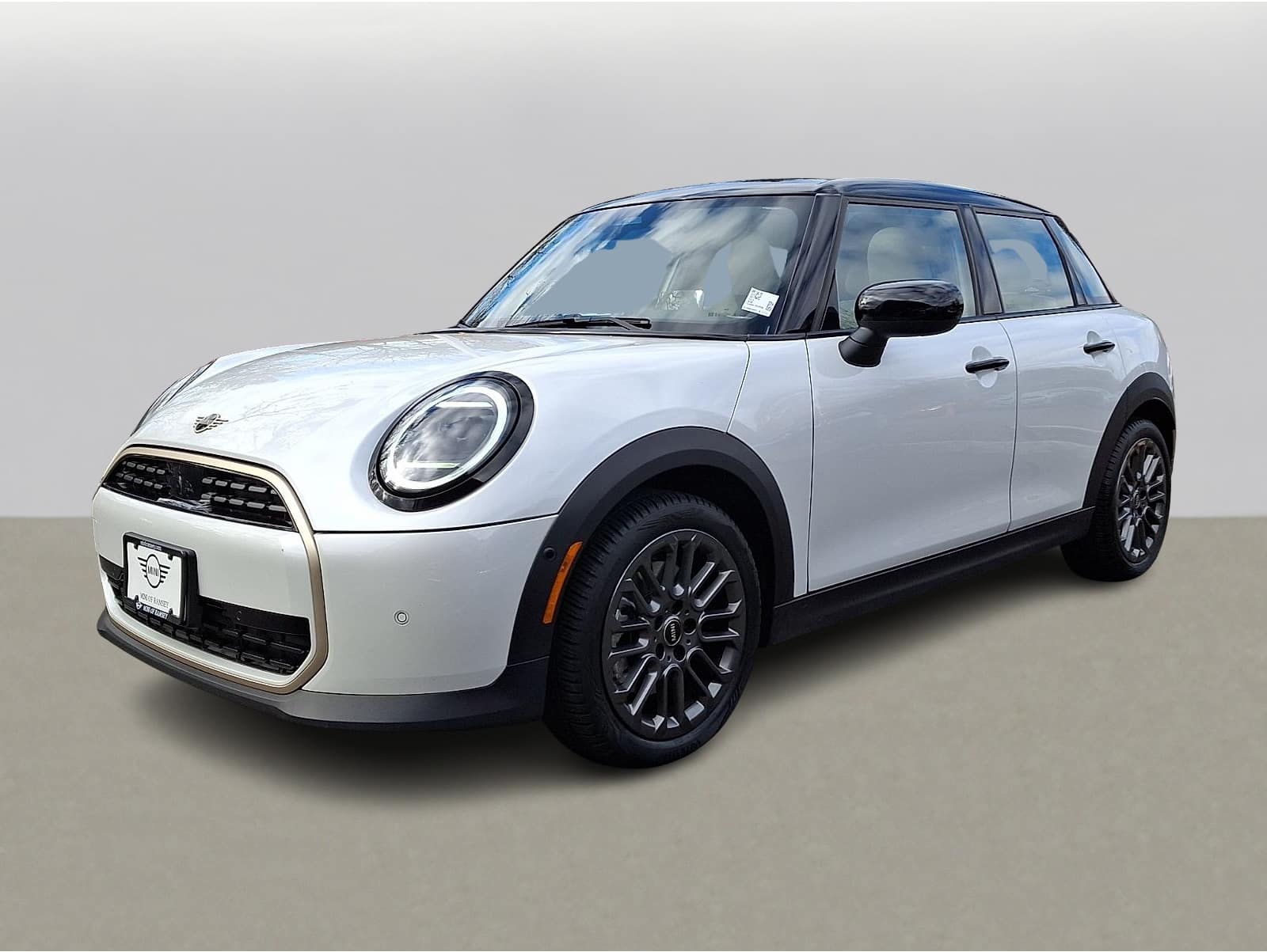 2025 MINI Hardtop 4 Door Base's photo