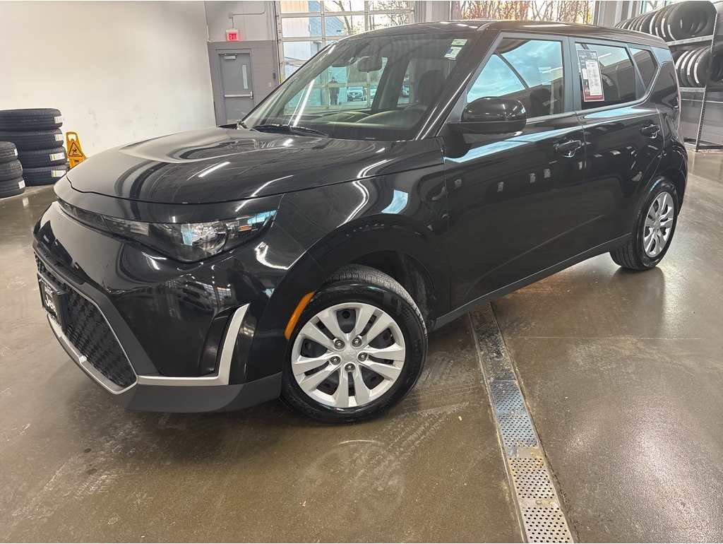 2023 Kia Soul LX's photo