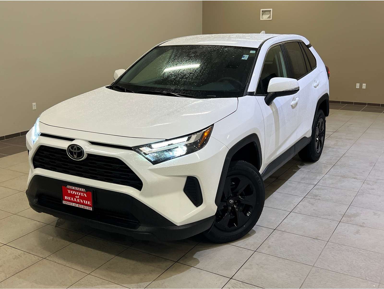 2023 Toyota RAV4 LE's photo