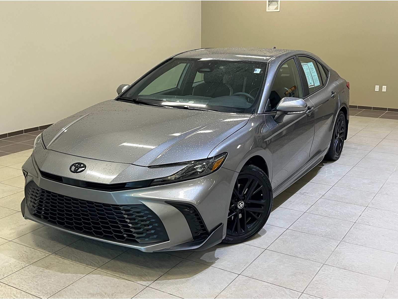 2025 Toyota Camry SE's photo