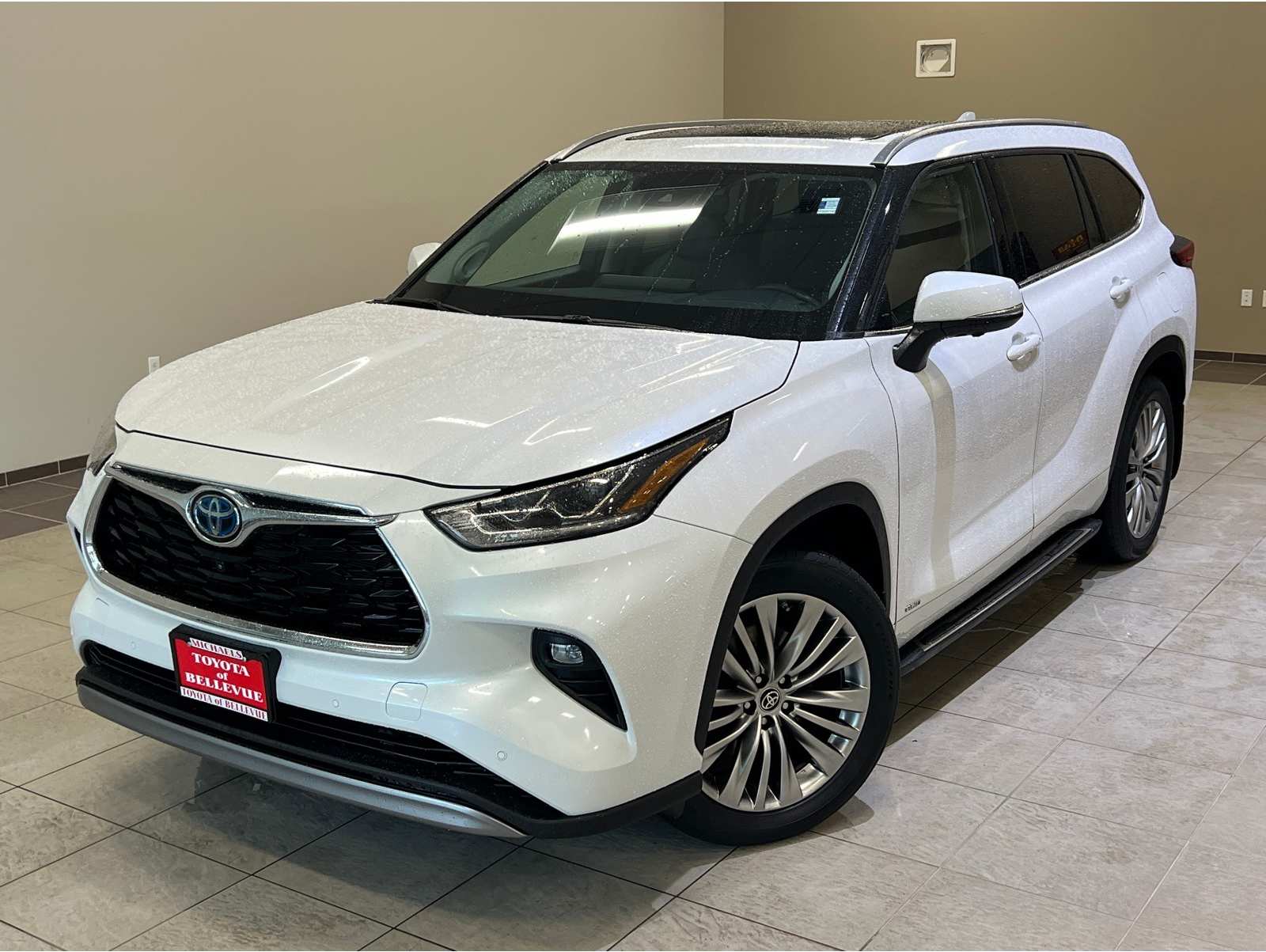 2023 Toyota Highlander Platinum's photo
