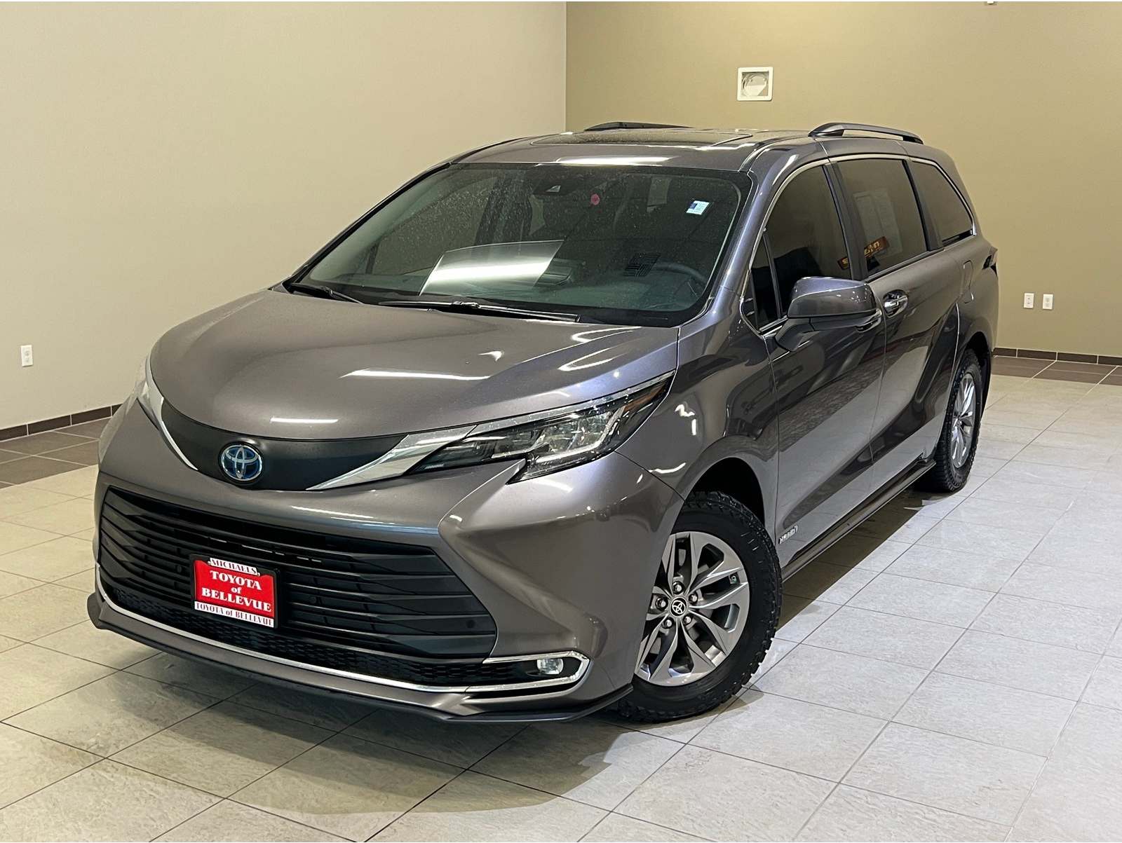 2021 Toyota Sienna XLE's photo