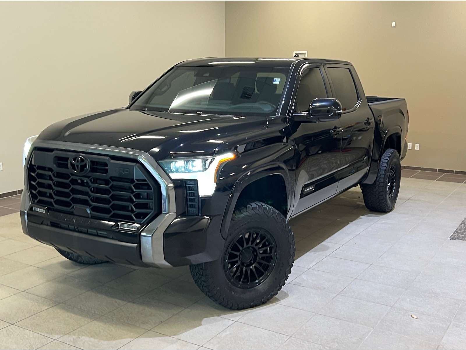 2023 Toyota Tundra Platinum's photo