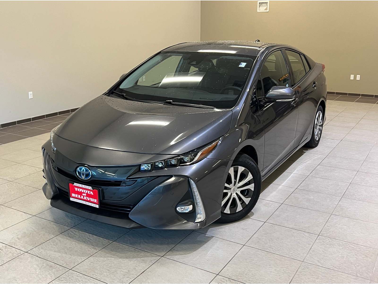 2020 Toyota Prius Prime Limited's photo