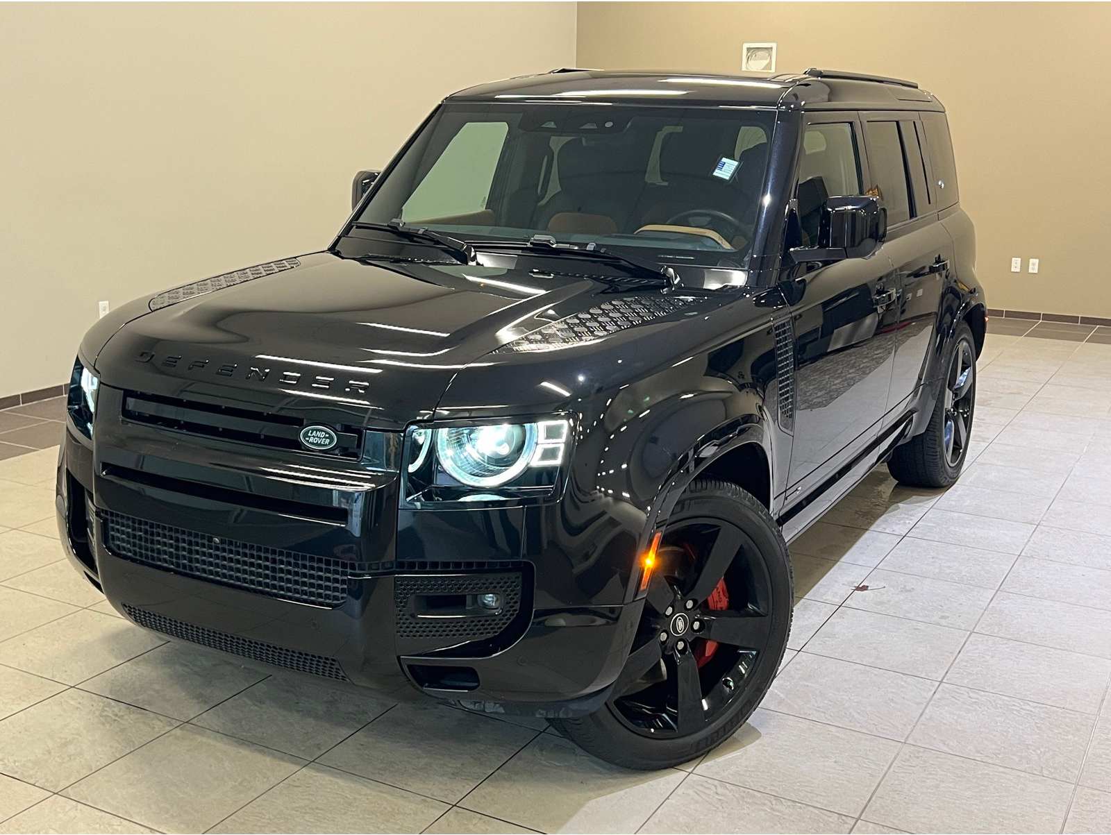 2023 Land Rover Defender X's photo