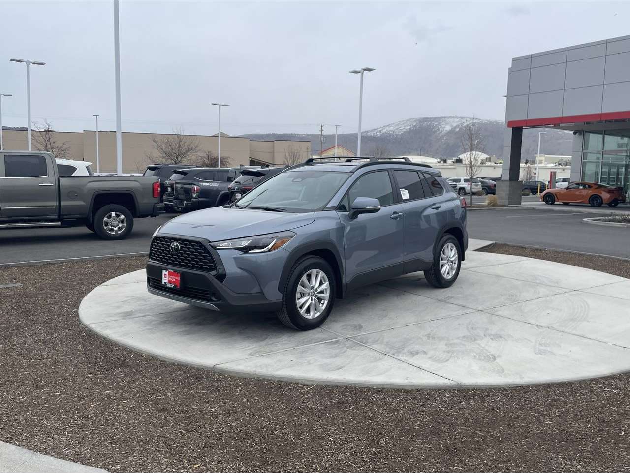 2023 Toyota Corolla Cross LE's photo