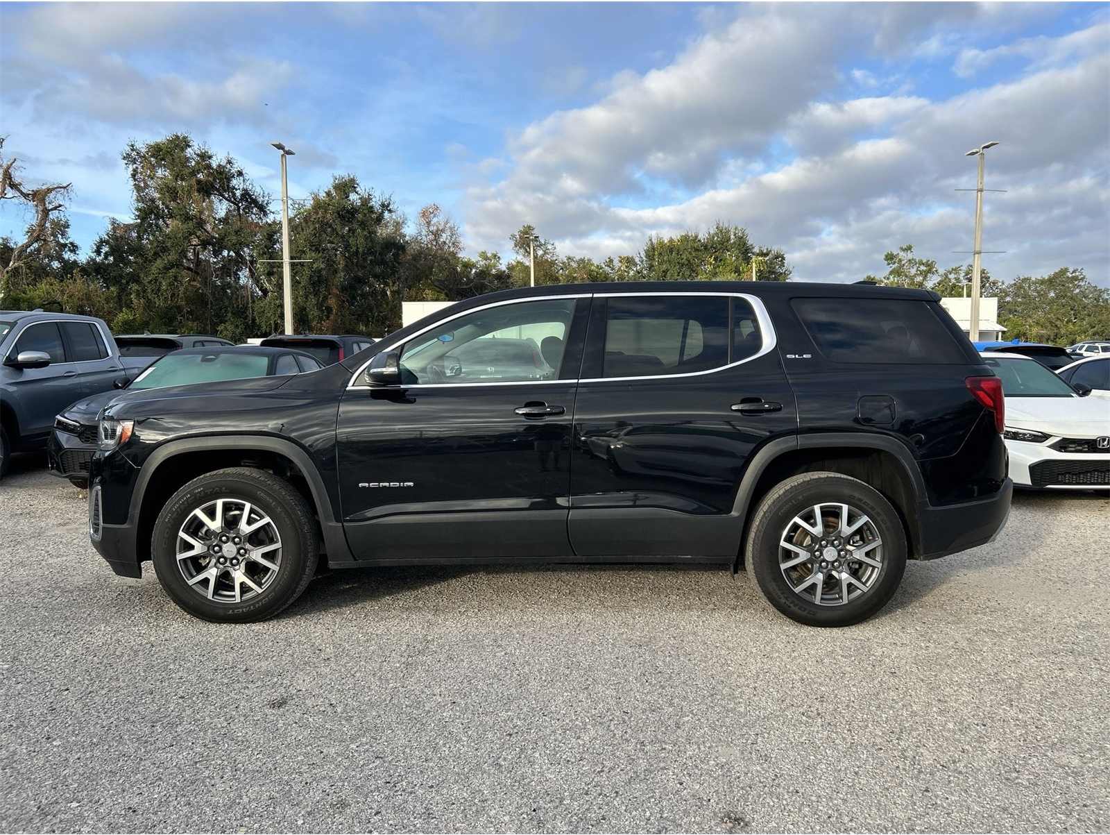 2023 GMC Acadia SLE's photo