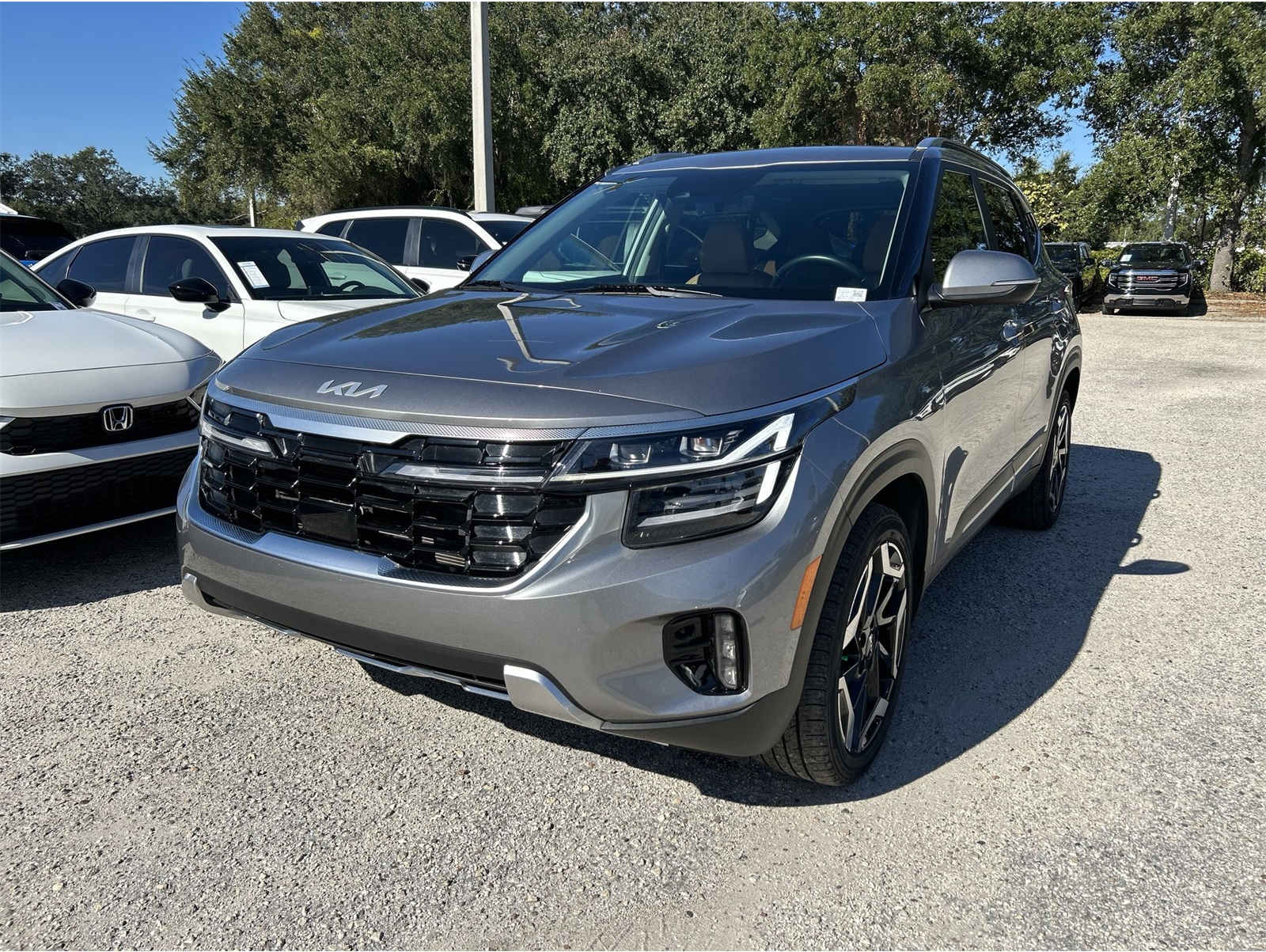 2024 Kia Seltos SX's photo