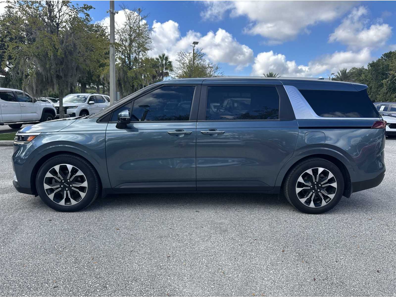 2024 Kia Carnival EX