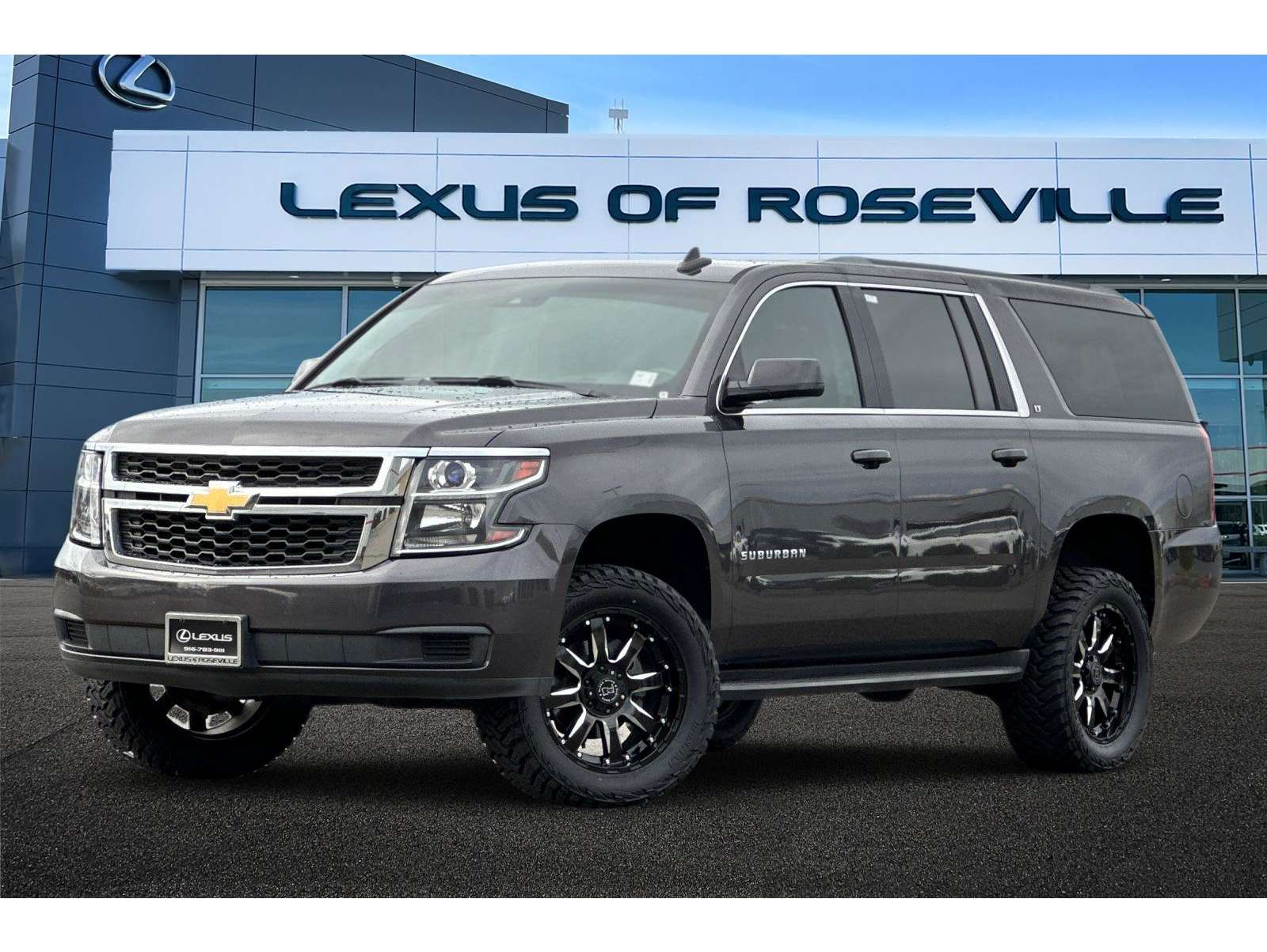 2017 Chevrolet Suburban LT's photo