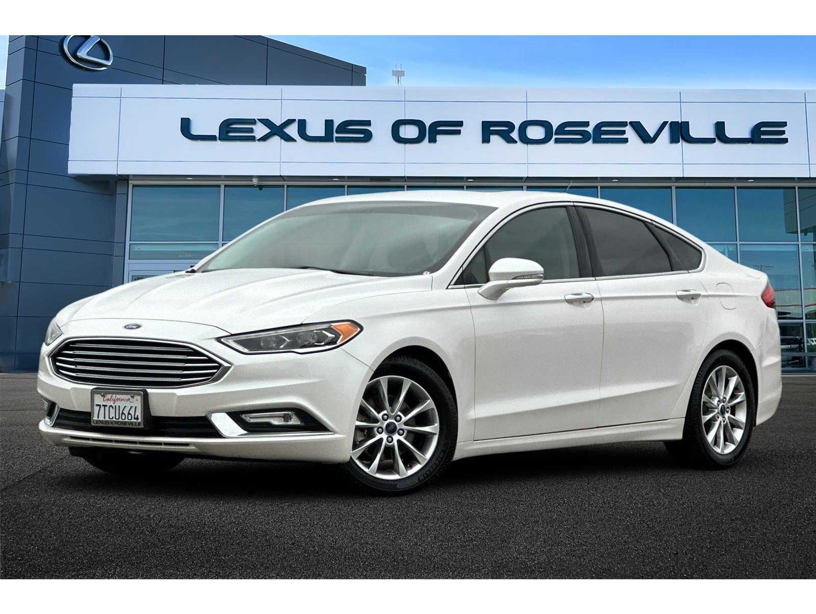 2017 Ford Fusion SE's photo