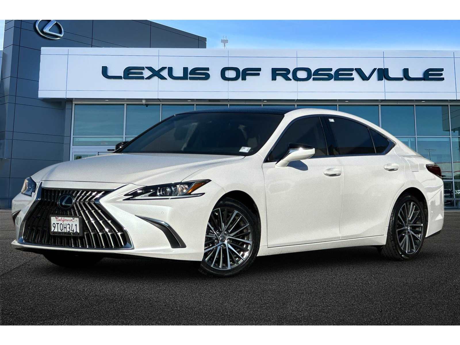 2025 Lexus ES 350's photo