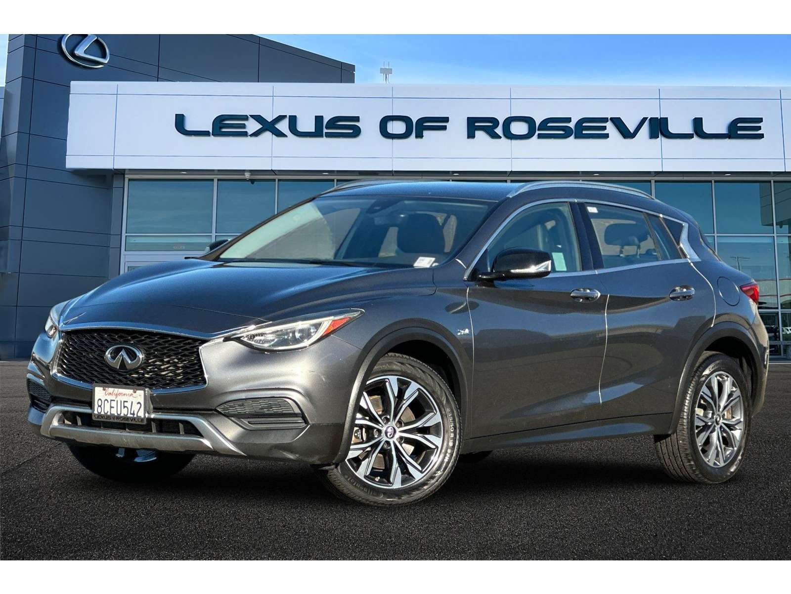 2018 INFINITI QX30 Luxury's photo