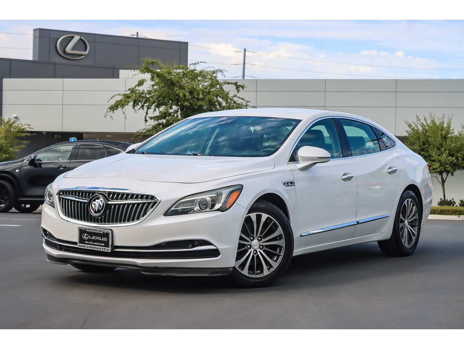 2017 Buick LaCrosse Premium's photo