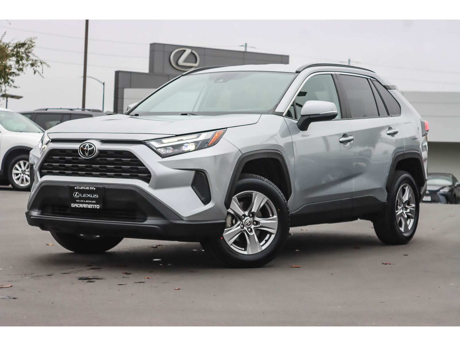 2023 Toyota RAV4 XLE's photo