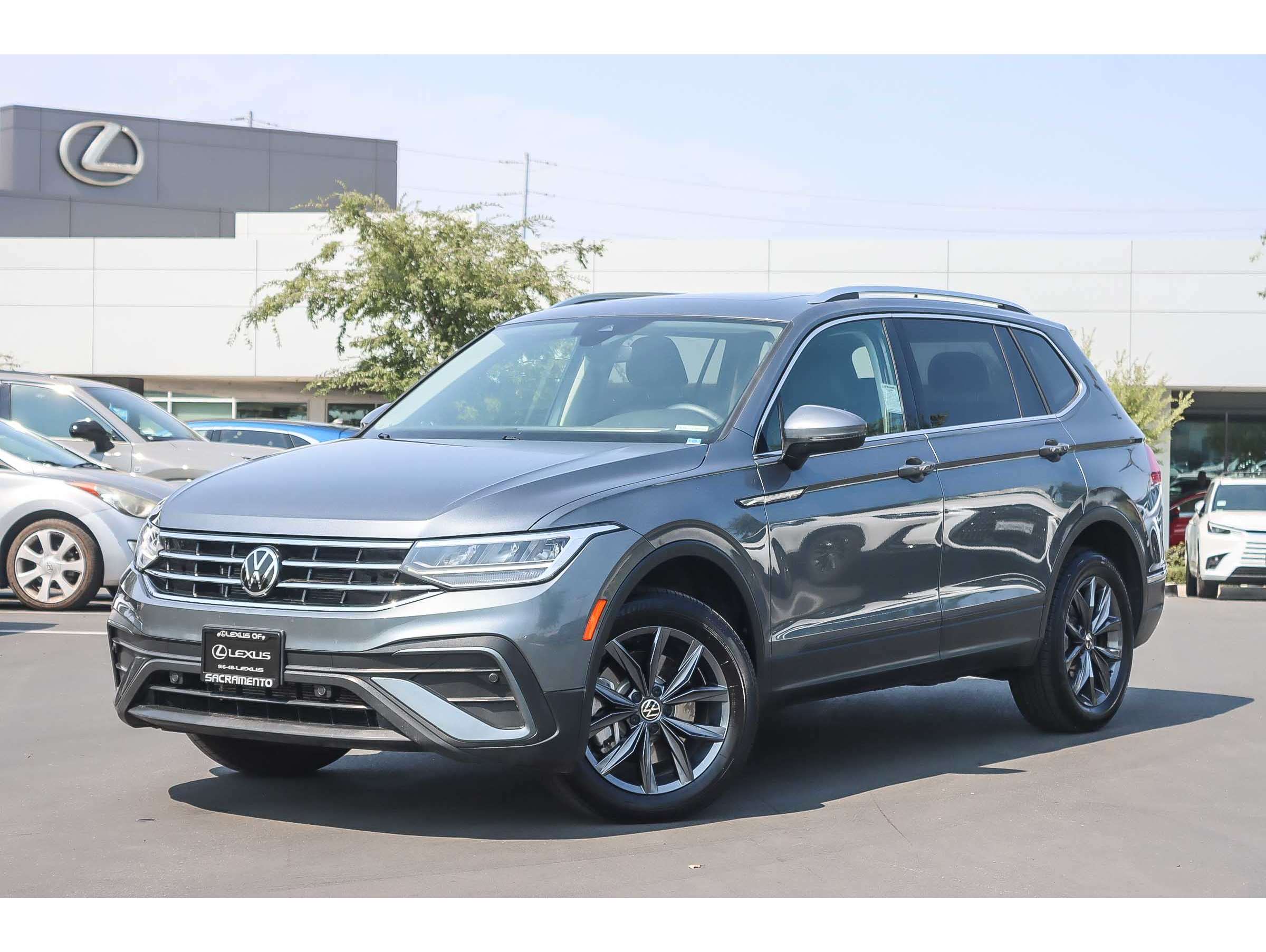 2022 Volkswagen Tiguan SE's photo