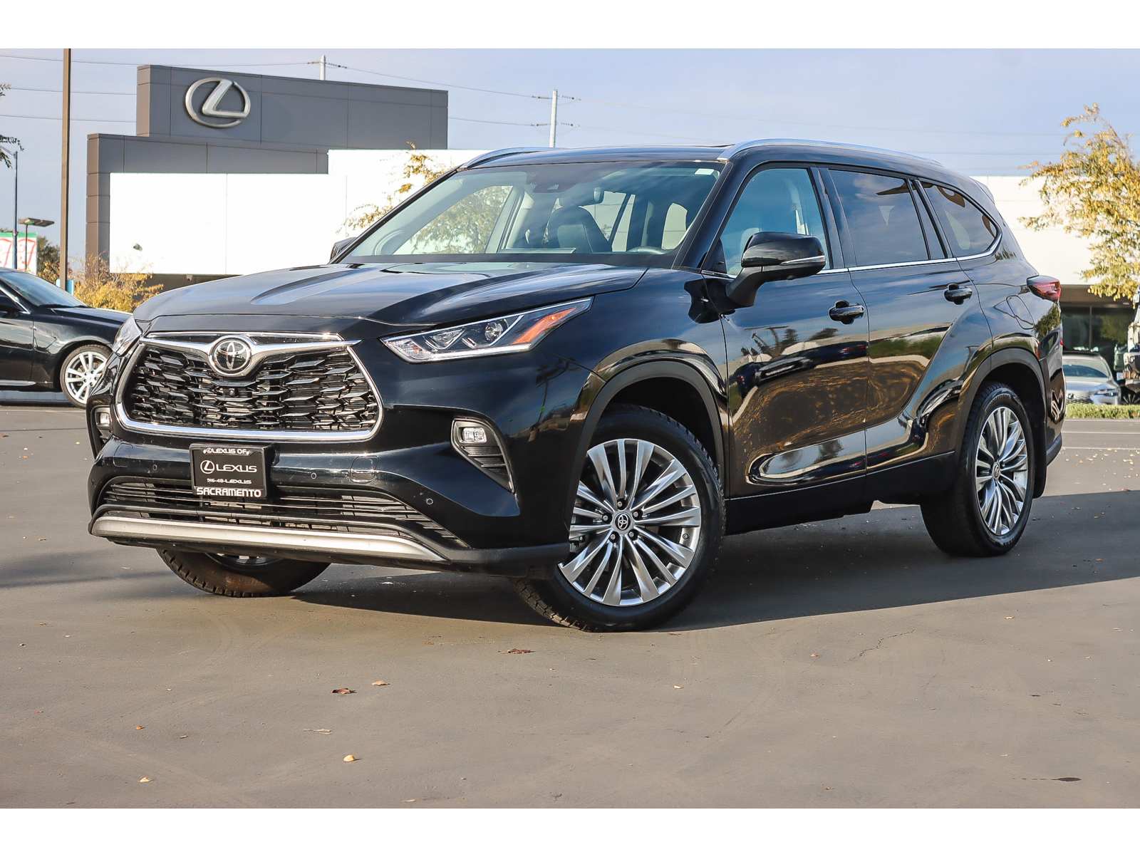 2024 Toyota Highlander Platinum's photo