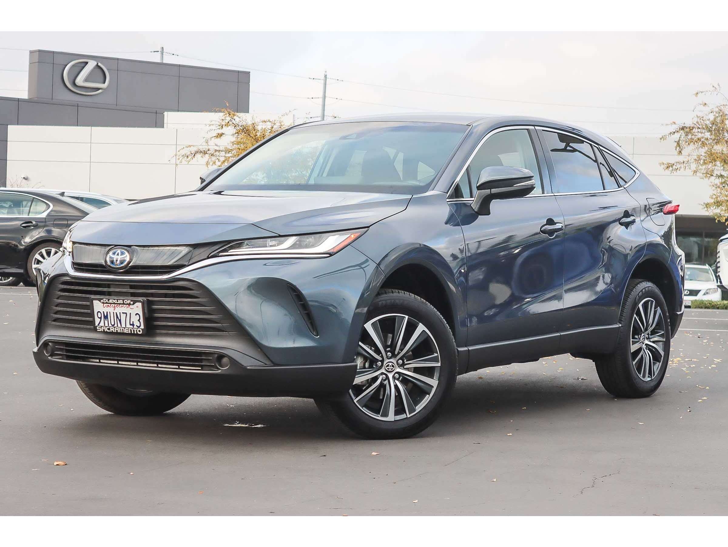 2024 Toyota Venza LE's photo