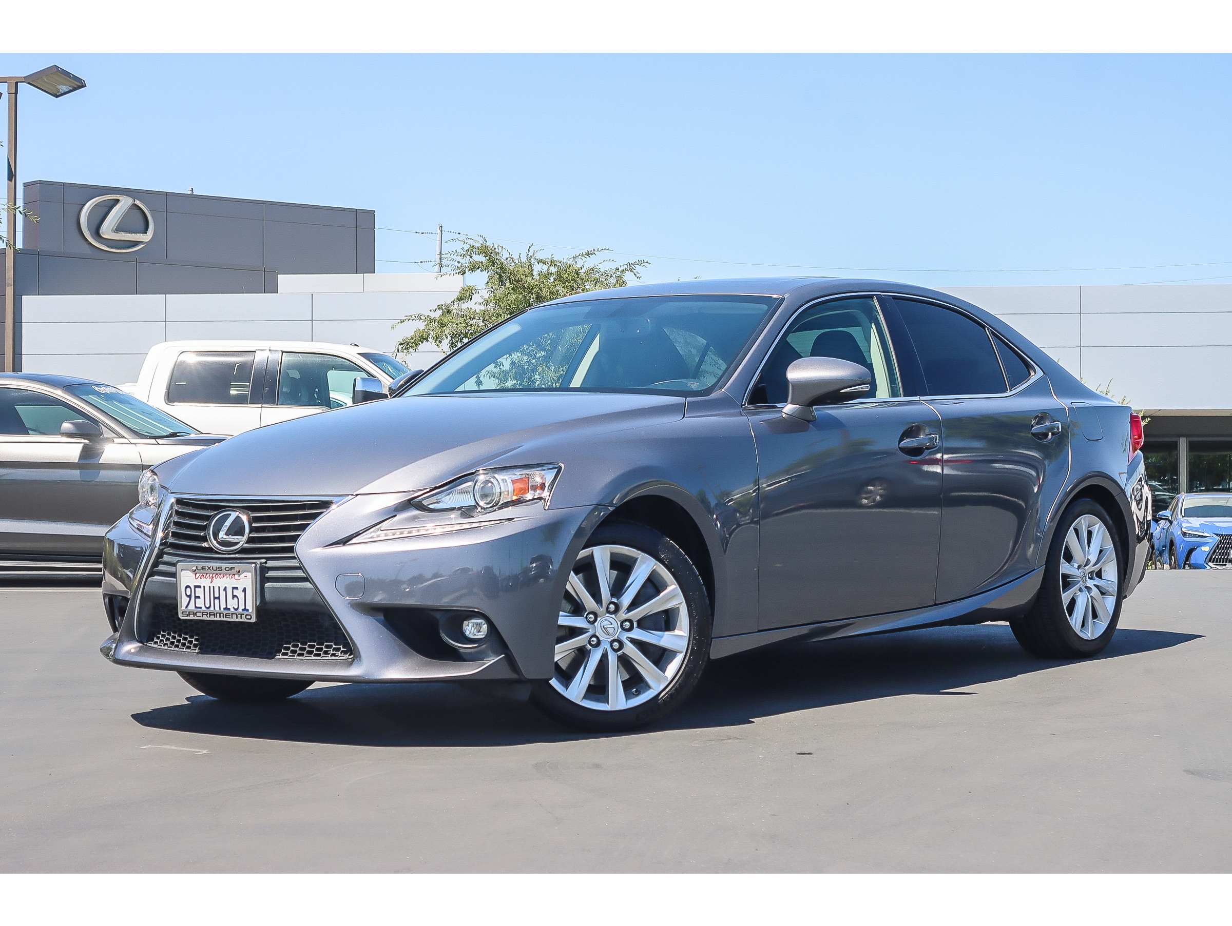 2016 Lexus IS 200t's photo