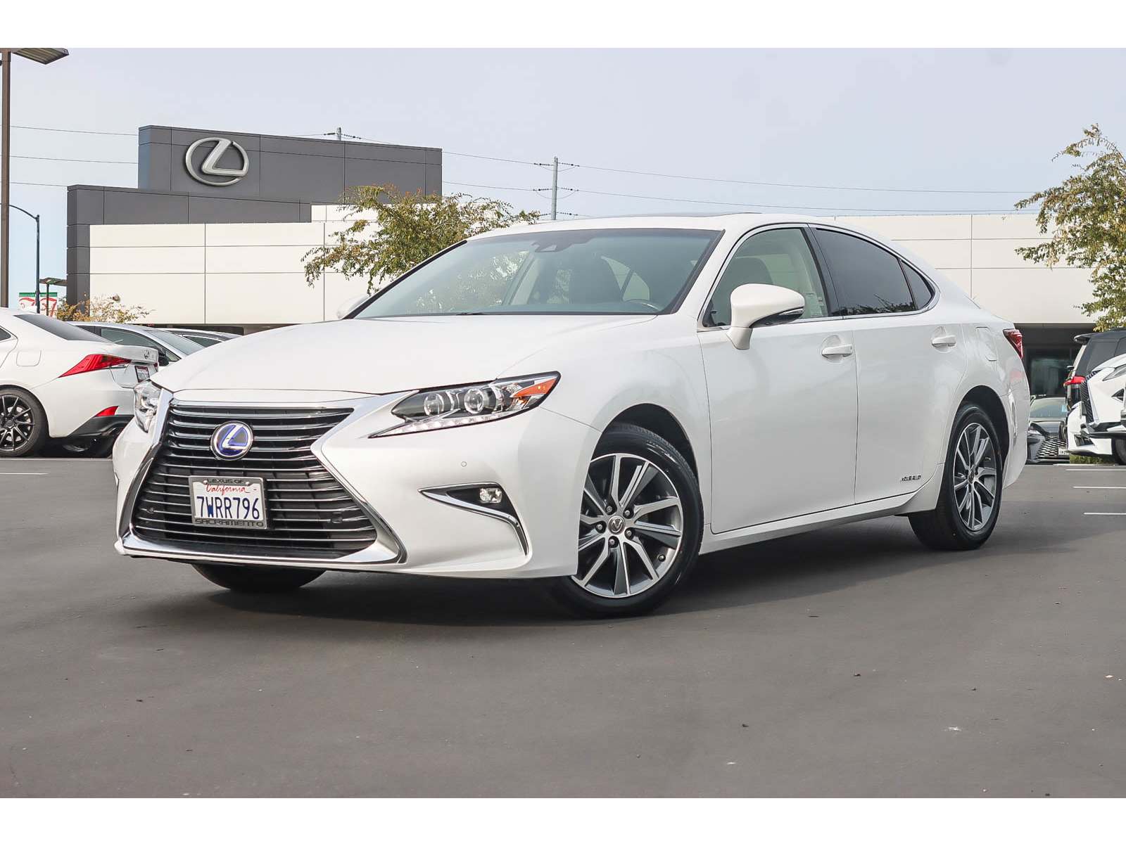 2017 Lexus ES 300h's photo