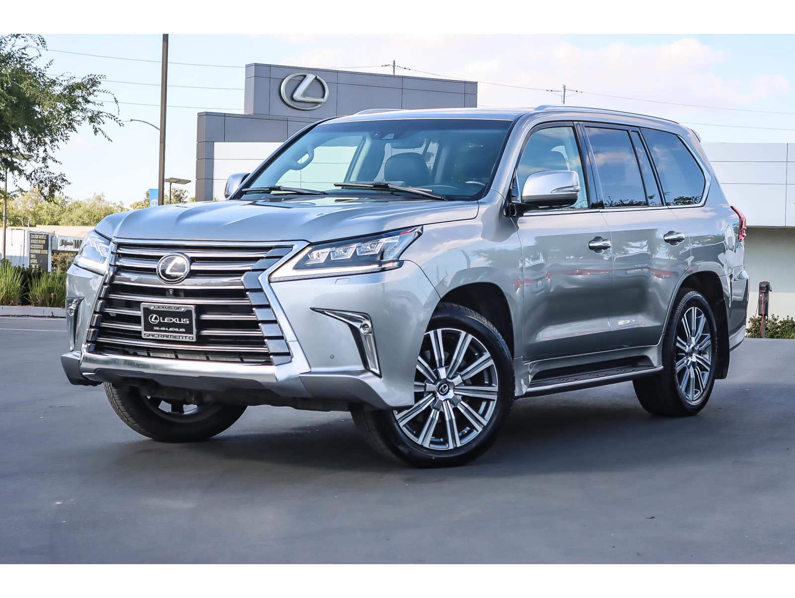 2018 Lexus LX 570's photo