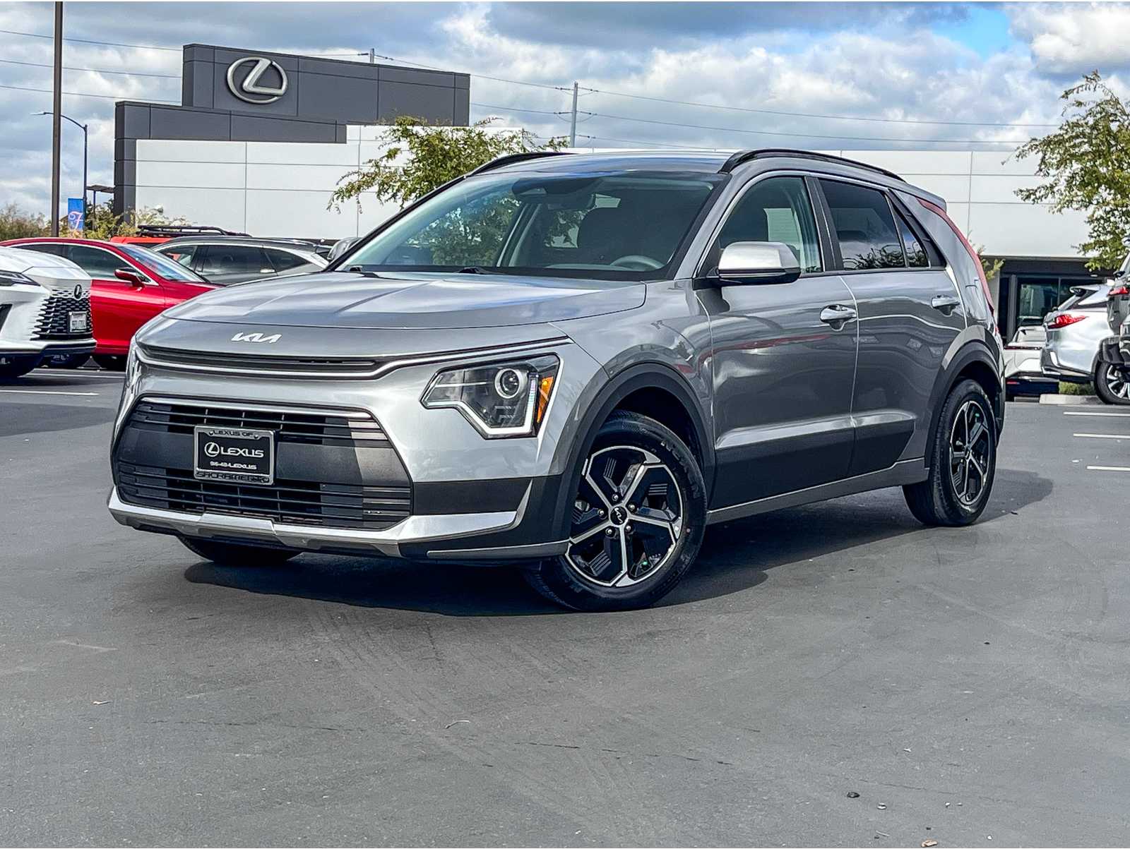2024 Kia Niro LX's photo