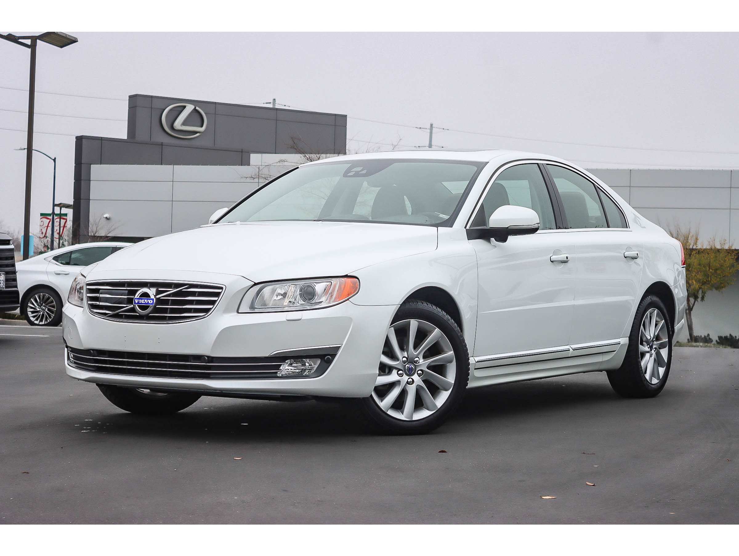 2015 Volvo S80 T5 Platinum's photo