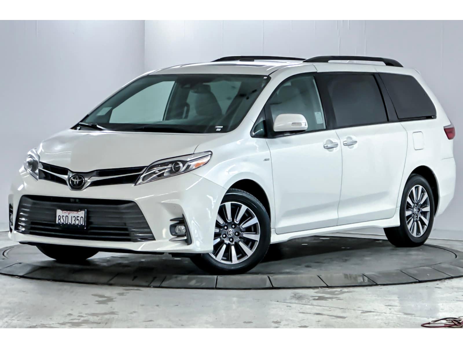 2020 Toyota Sienna Limited's photo