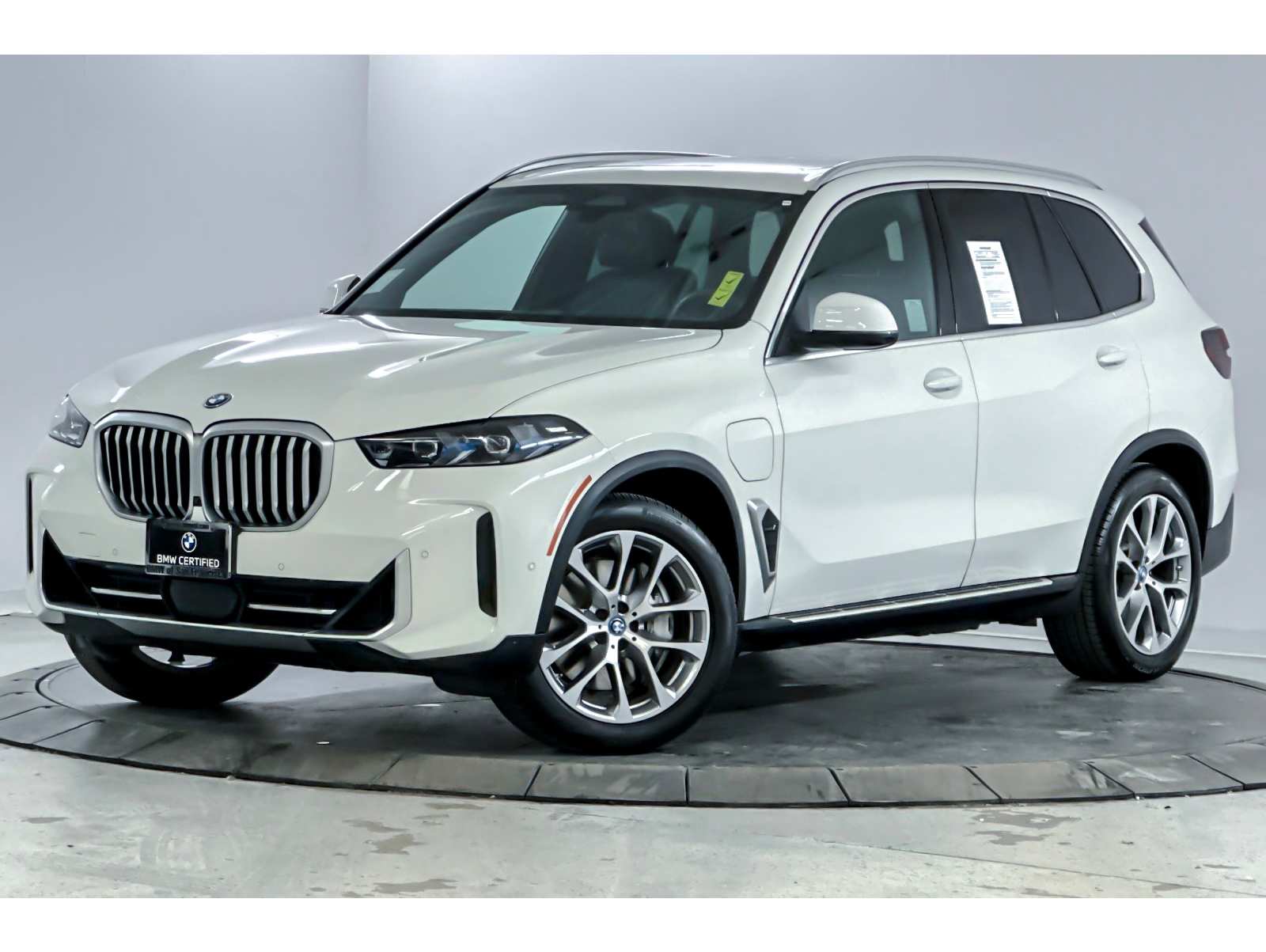 2024 BMW X5 50e's photo