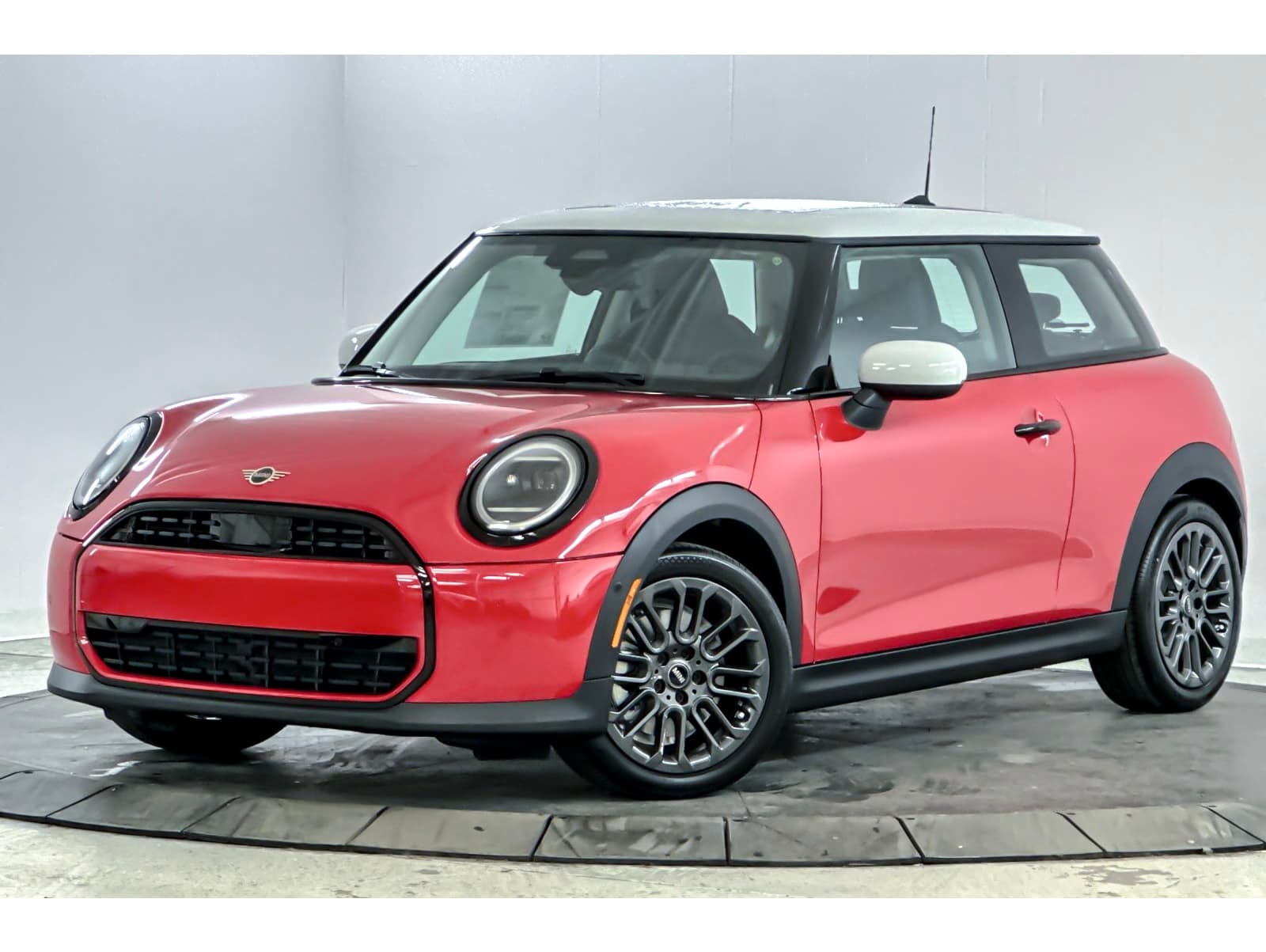 2025 MINI Hardtop 2 Door Base's photo