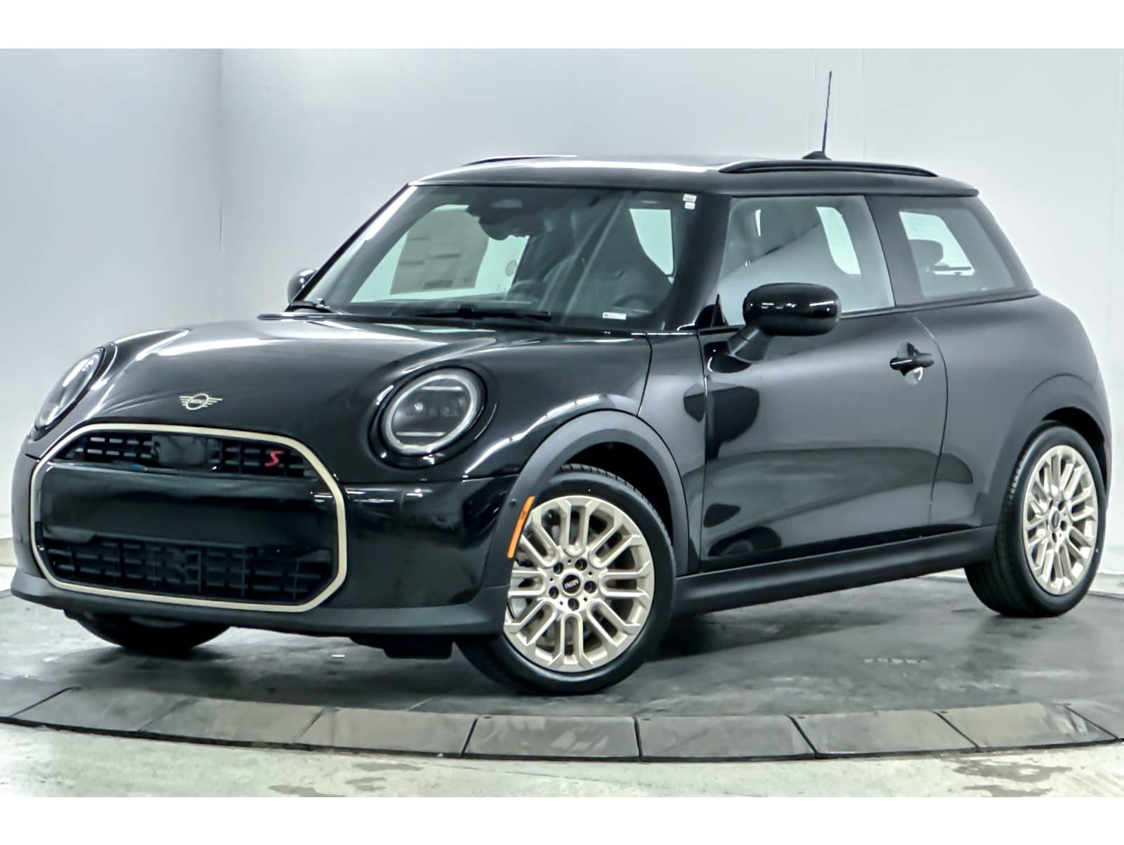 2026 MINI Hardtop 2 Door S's photo