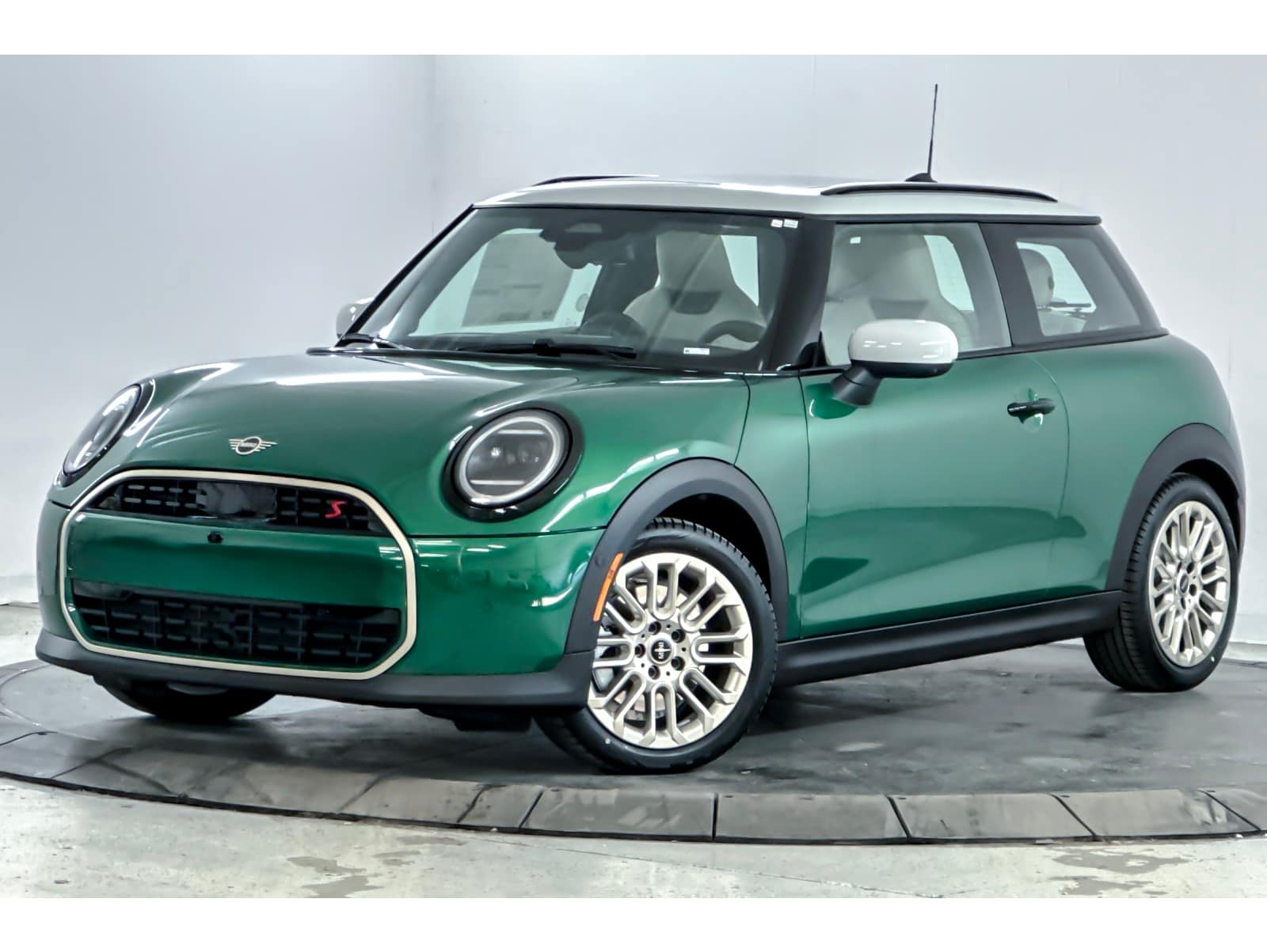 2026 MINI Hardtop 2 Door S's photo