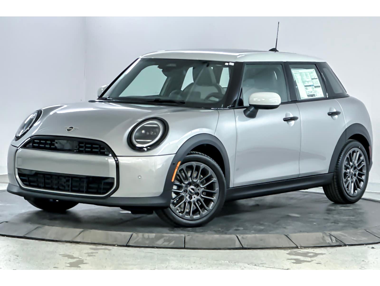 2026 MINI Hardtop 4 Door Base's photo